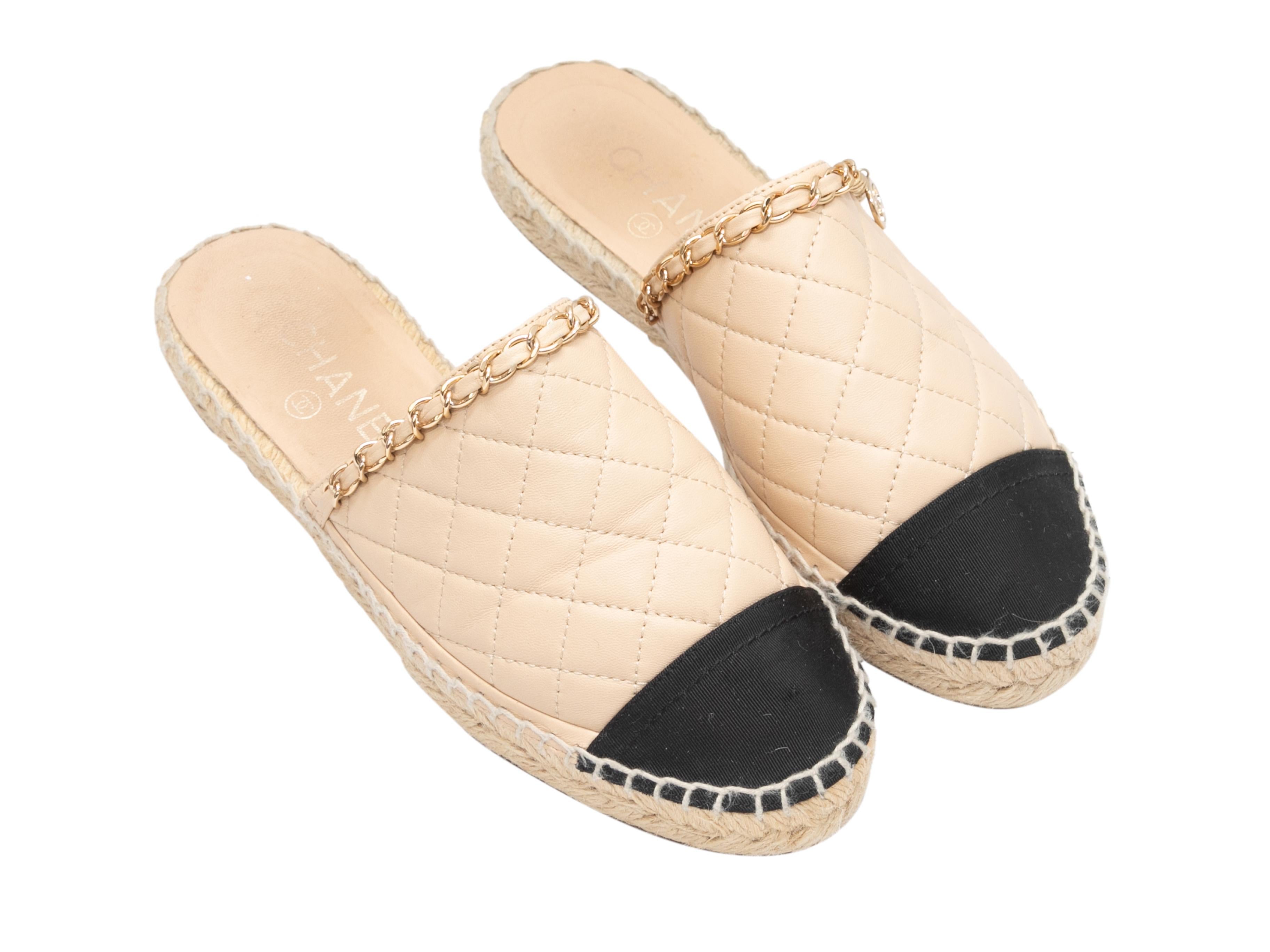 Tan quilted leather and black grosgrain cap-toe espadrille mules by Chanel. Gold-tone chain-link trim at tops. 1