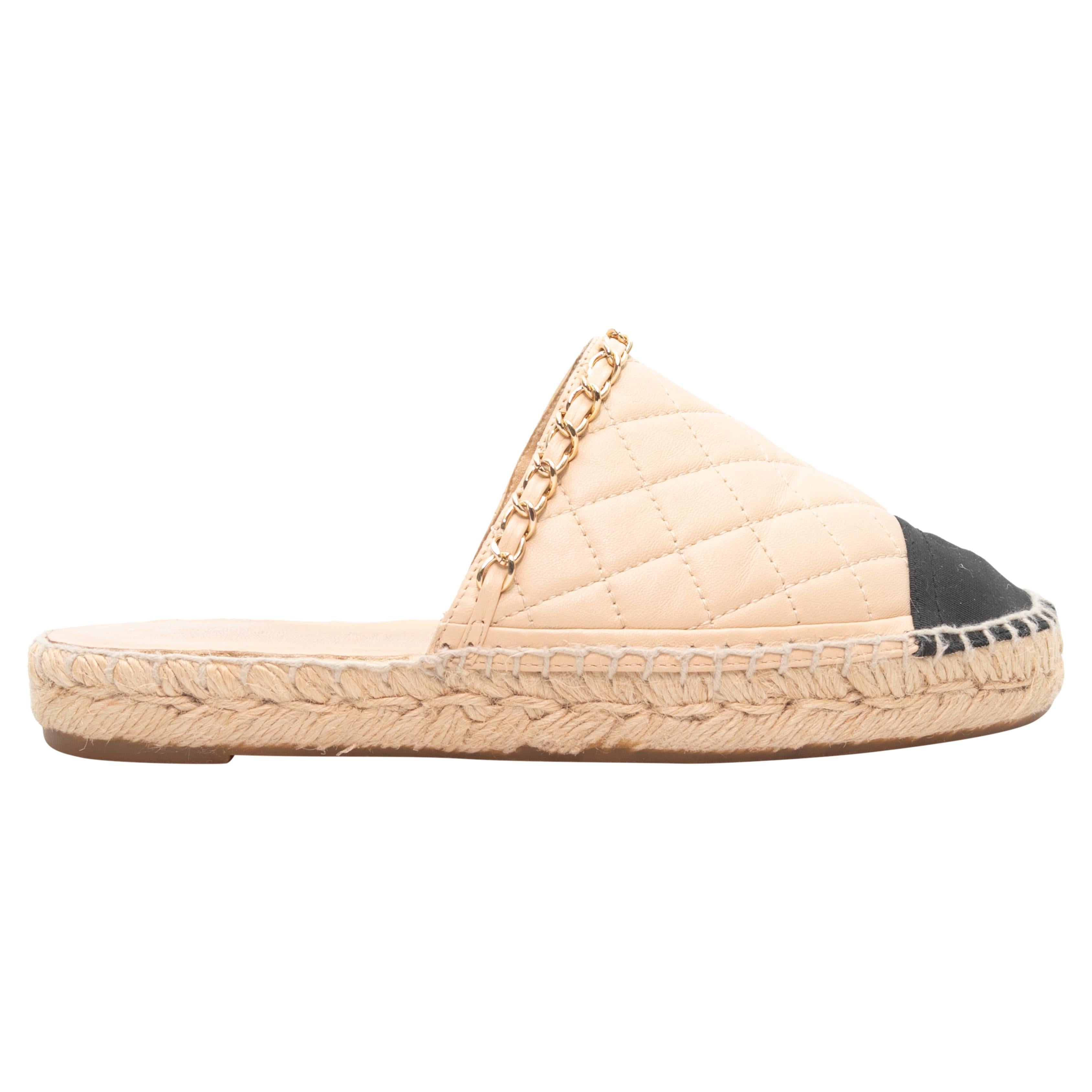 Tan & Black Chanel Cap-Toe Quilted Espadrille Mules Size 36 For Sale