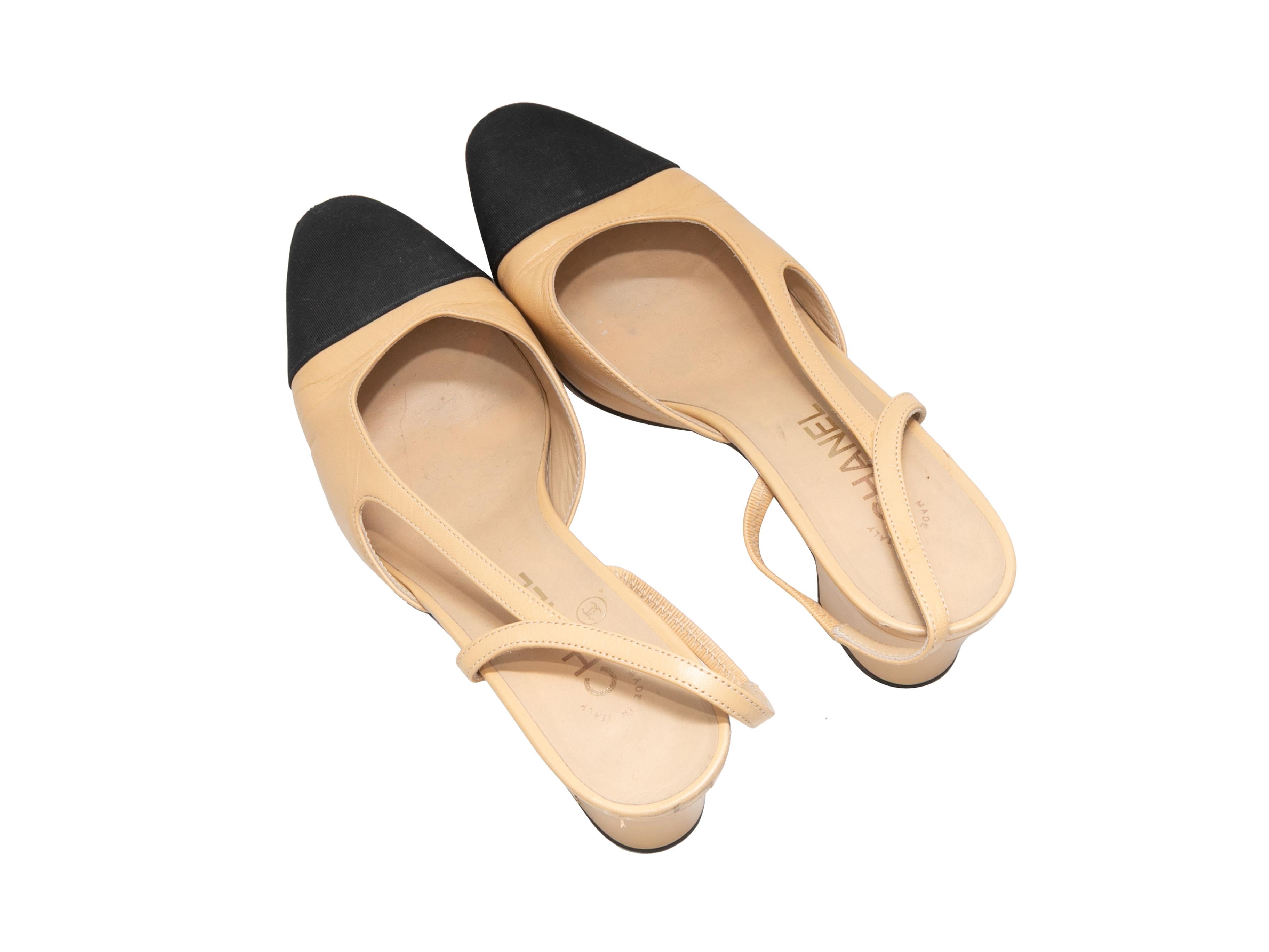 Beige Tan & Black Chanel Cap-Toe Slingback Pumps Size 38.5 For Sale