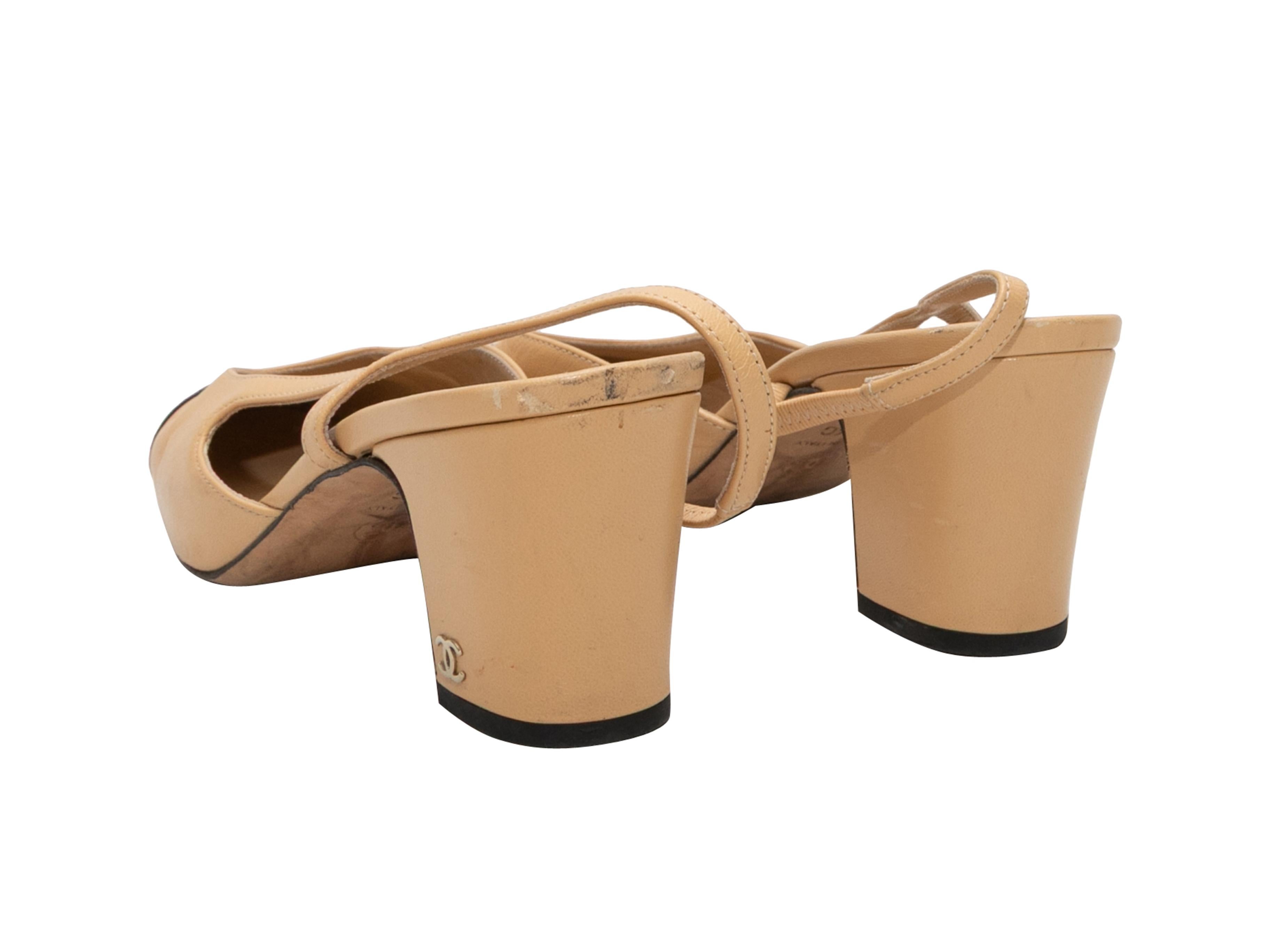 Tan & Black Chanel Cap-Toe Slingback Pumps Size 38.5 In Good Condition For Sale In New York, NY