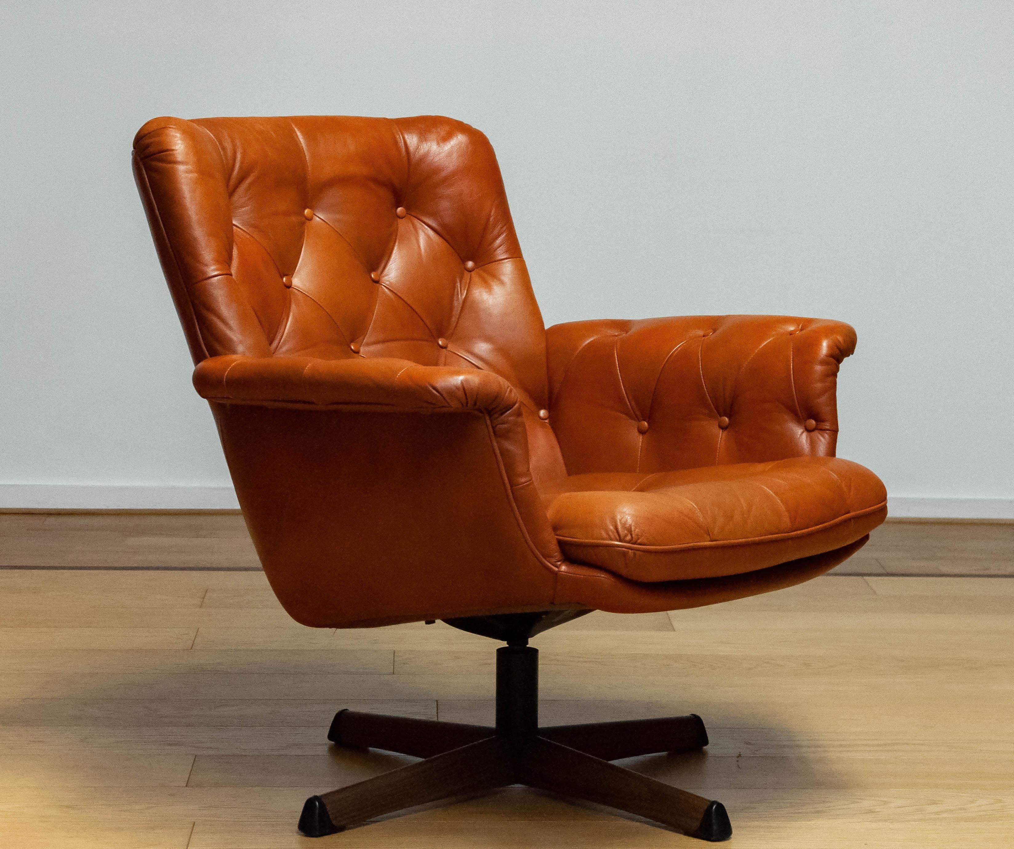 Swedish Tan Brown Padded Leather Swivel Chair By Göte Möbler Nässjo Sweden 1960s For Sale