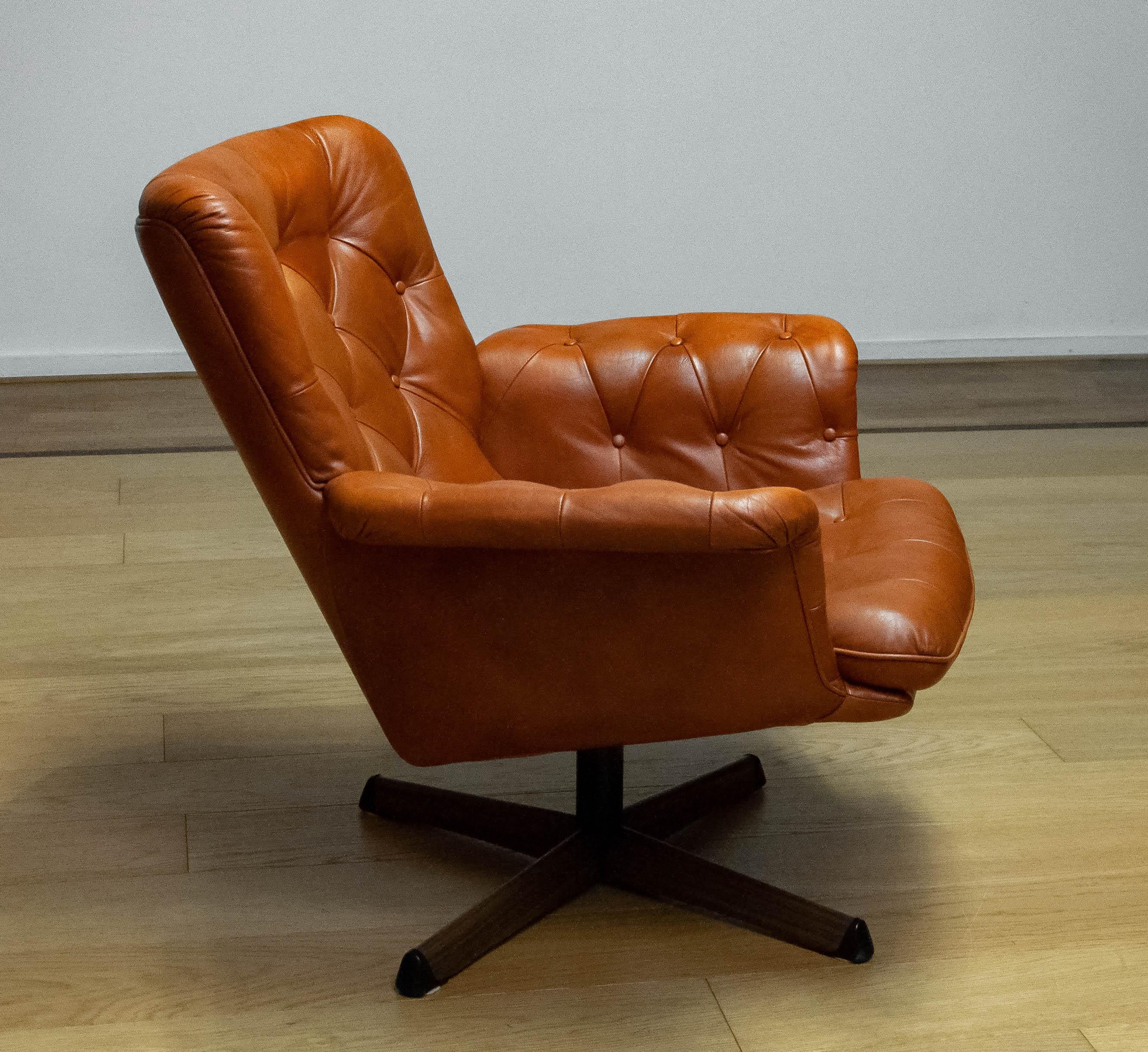Swedish Tan Brown Padded Leather Swivel Chair Göte Nassjö Sweden 1960s For Sale