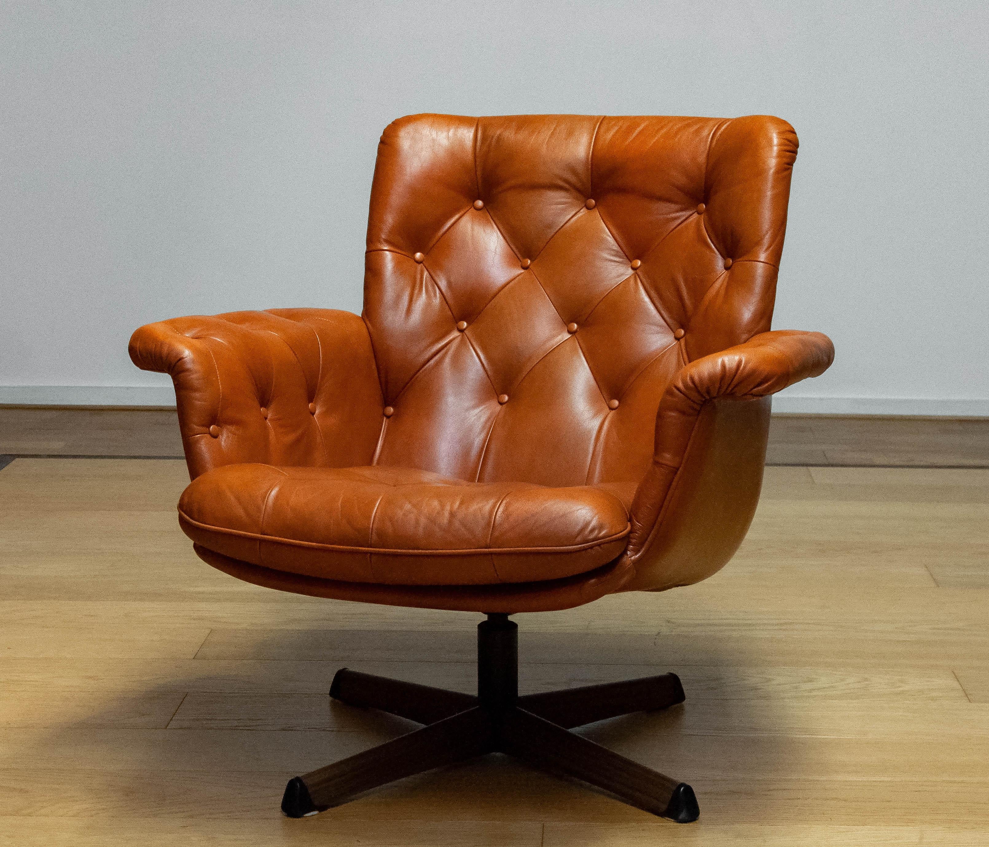 Metal Tan Brown Padded Leather Swivel Chair Göte Nassjö Sweden 1960s For Sale