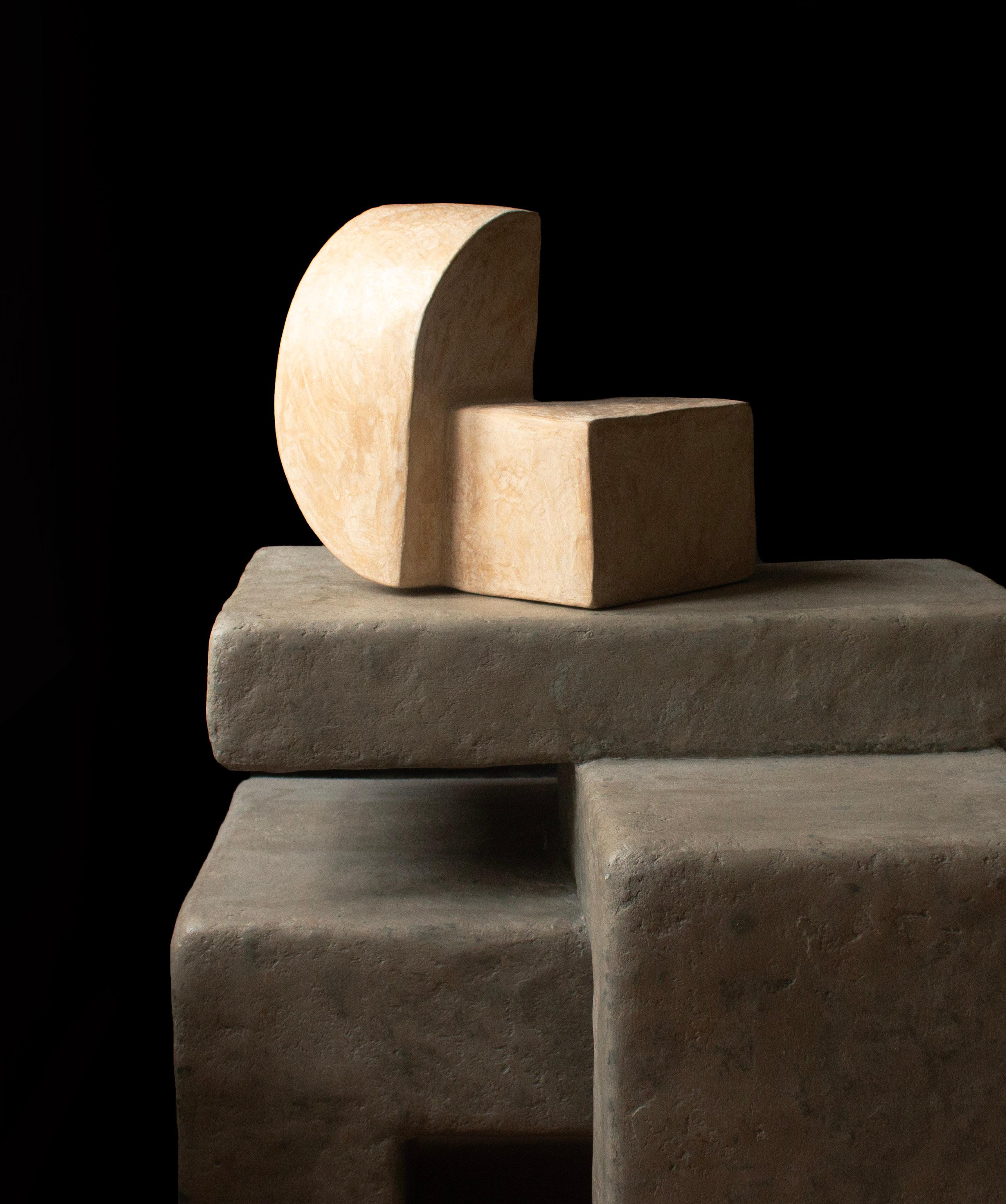 Postmoderno Tan Duo I Scultura realizzata a mano da Rachael Heritage in vendita