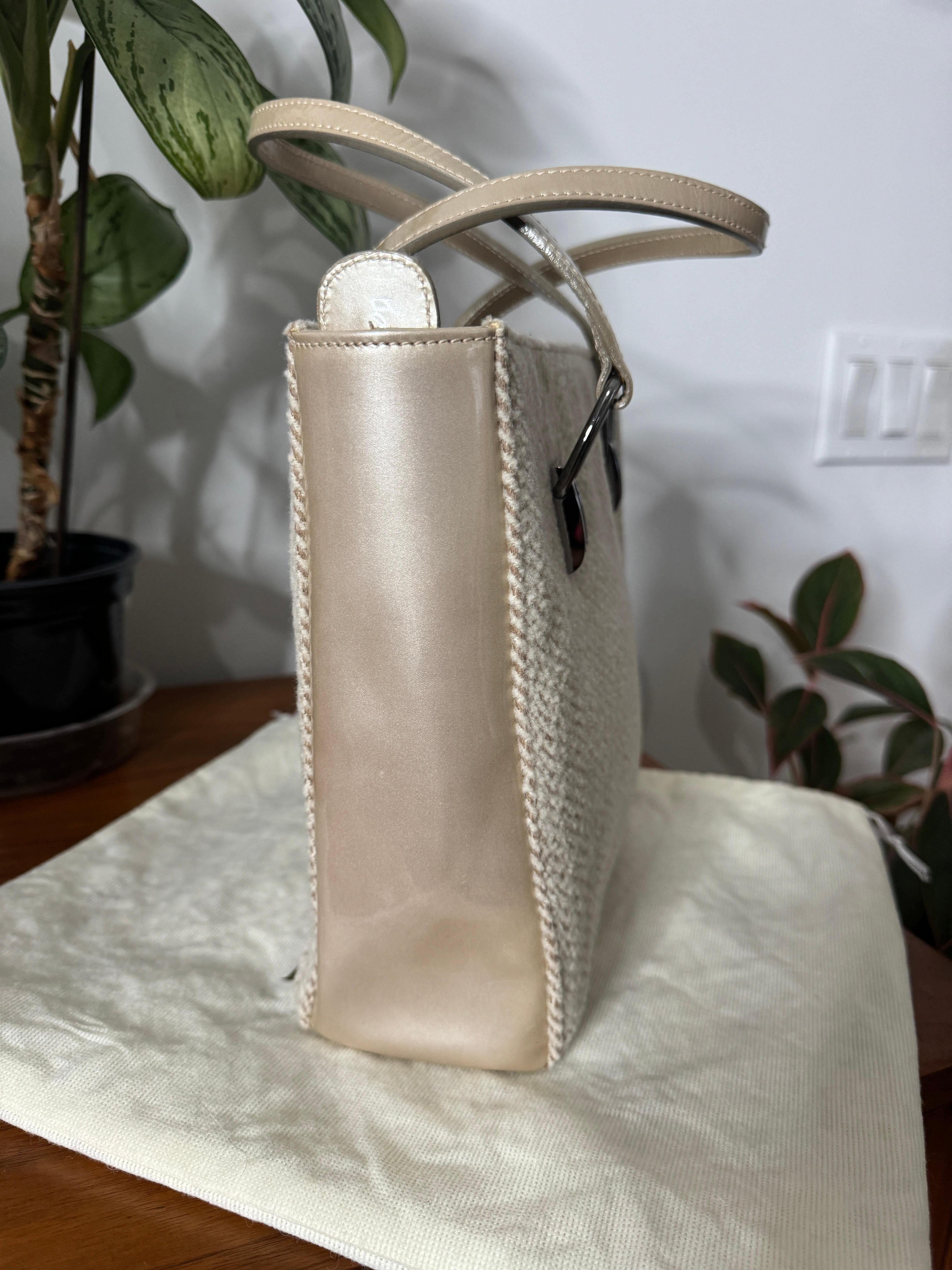 Gris Tan Escada Kelly Hand Bag Never Used 1990 Handbag Purse en vente