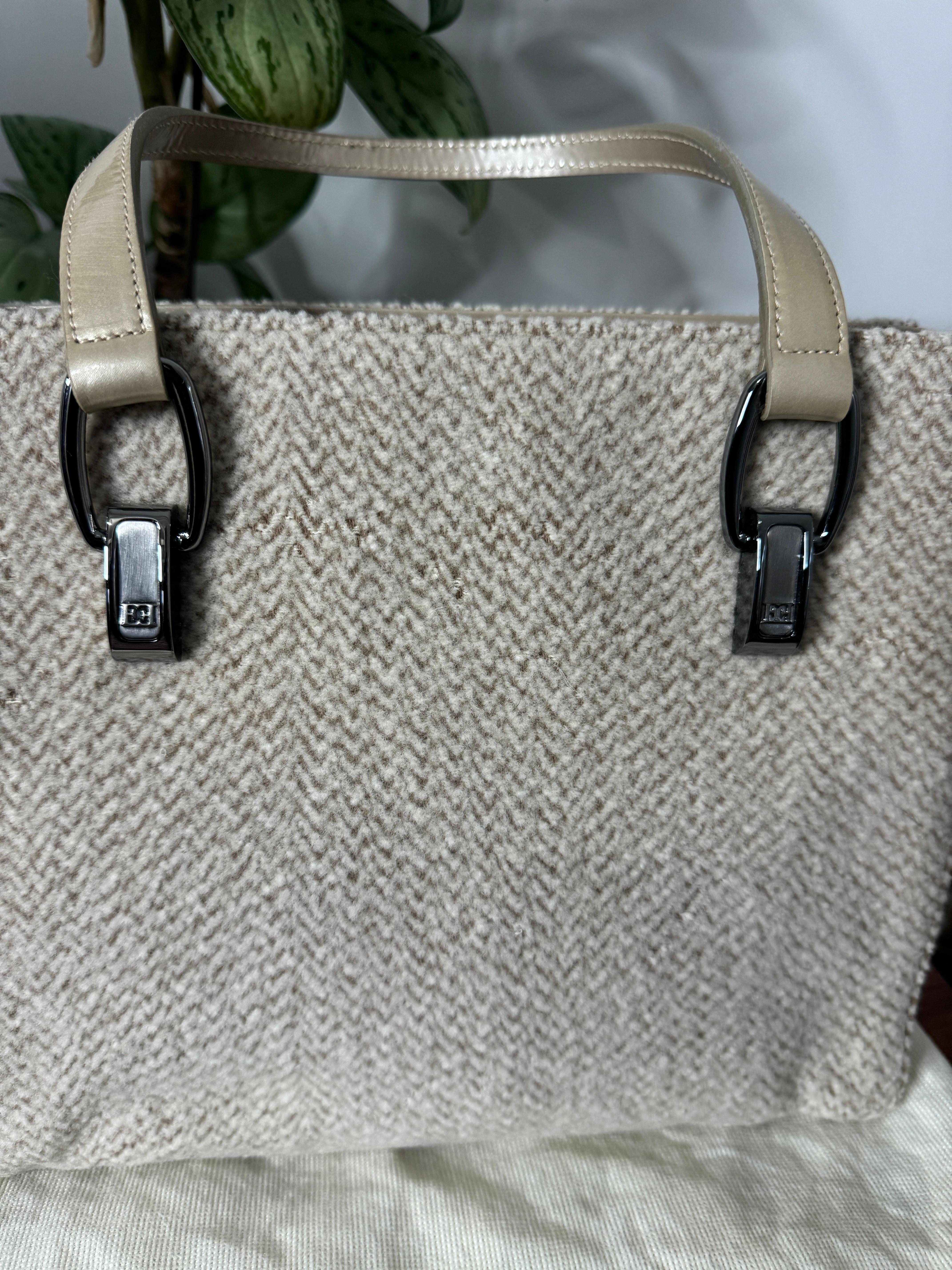 Tan Escada Kelly Hand Bag Never Used 1990 Handbag Purse en vente 3