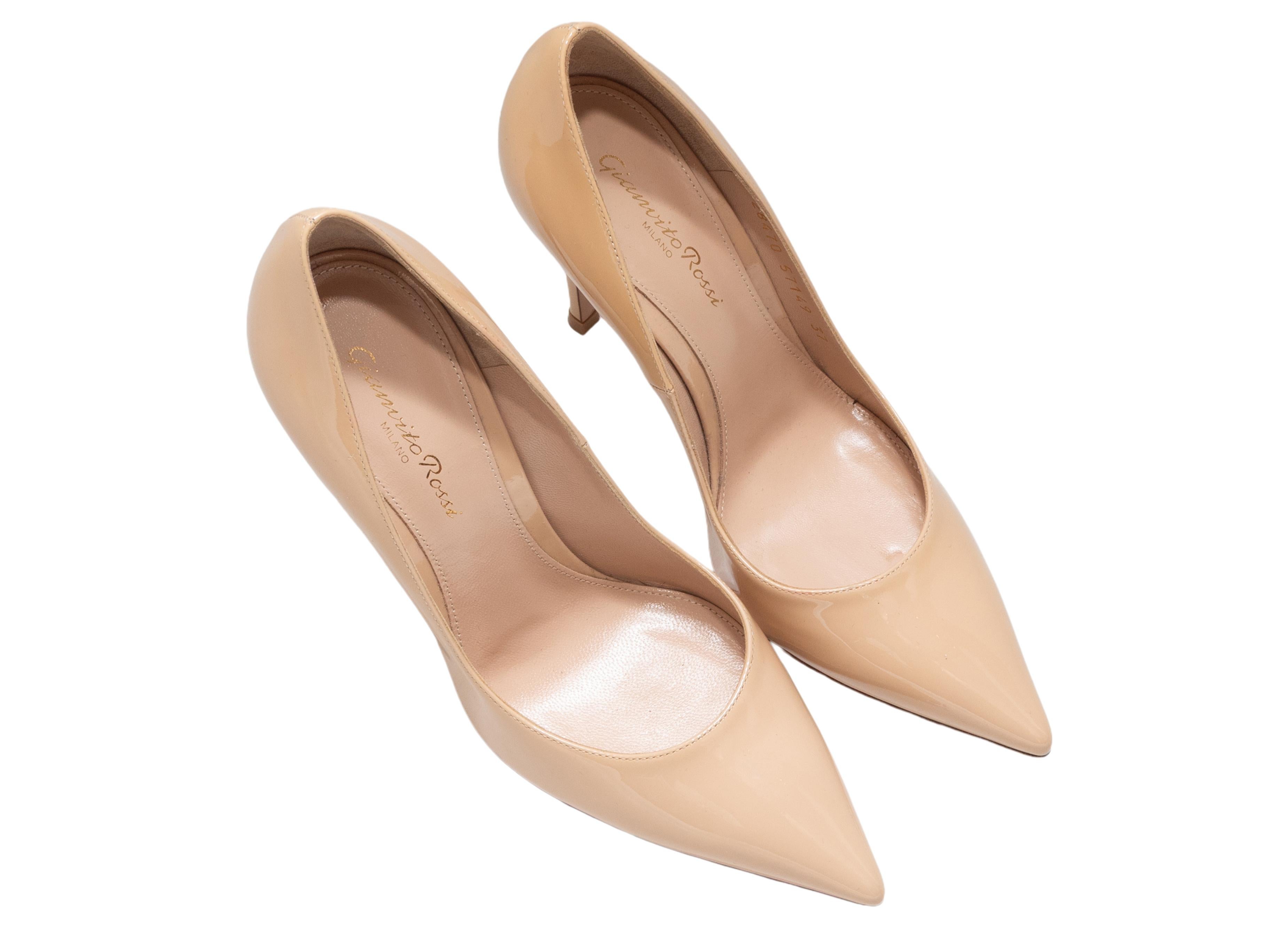 Tan patent leather pointed-toe pumps by Gianvito Rossi. 4