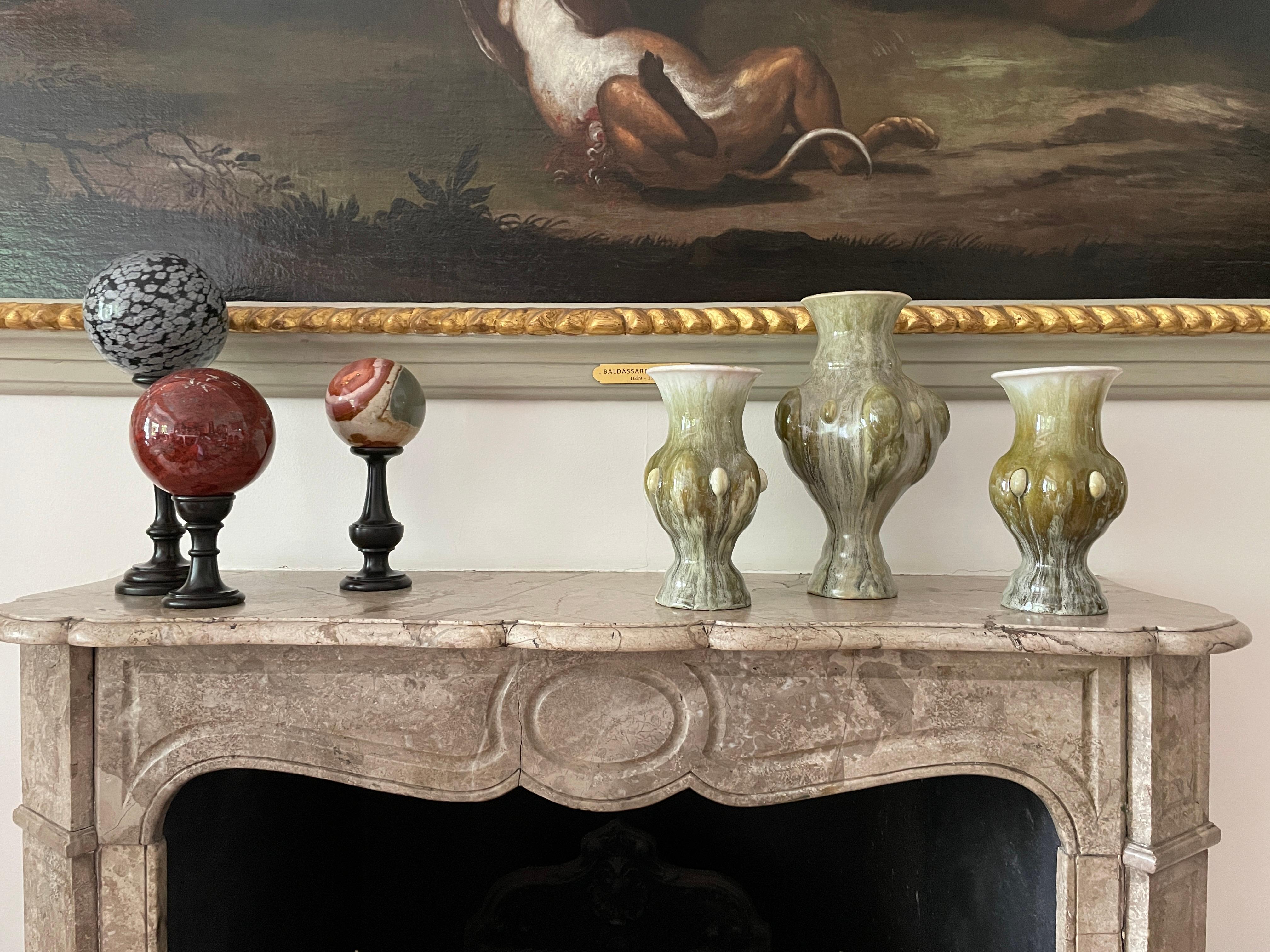 Vernissé Garniture de trois vases en vert fauve Contemporain 21ème siècle Italien Unique en vente