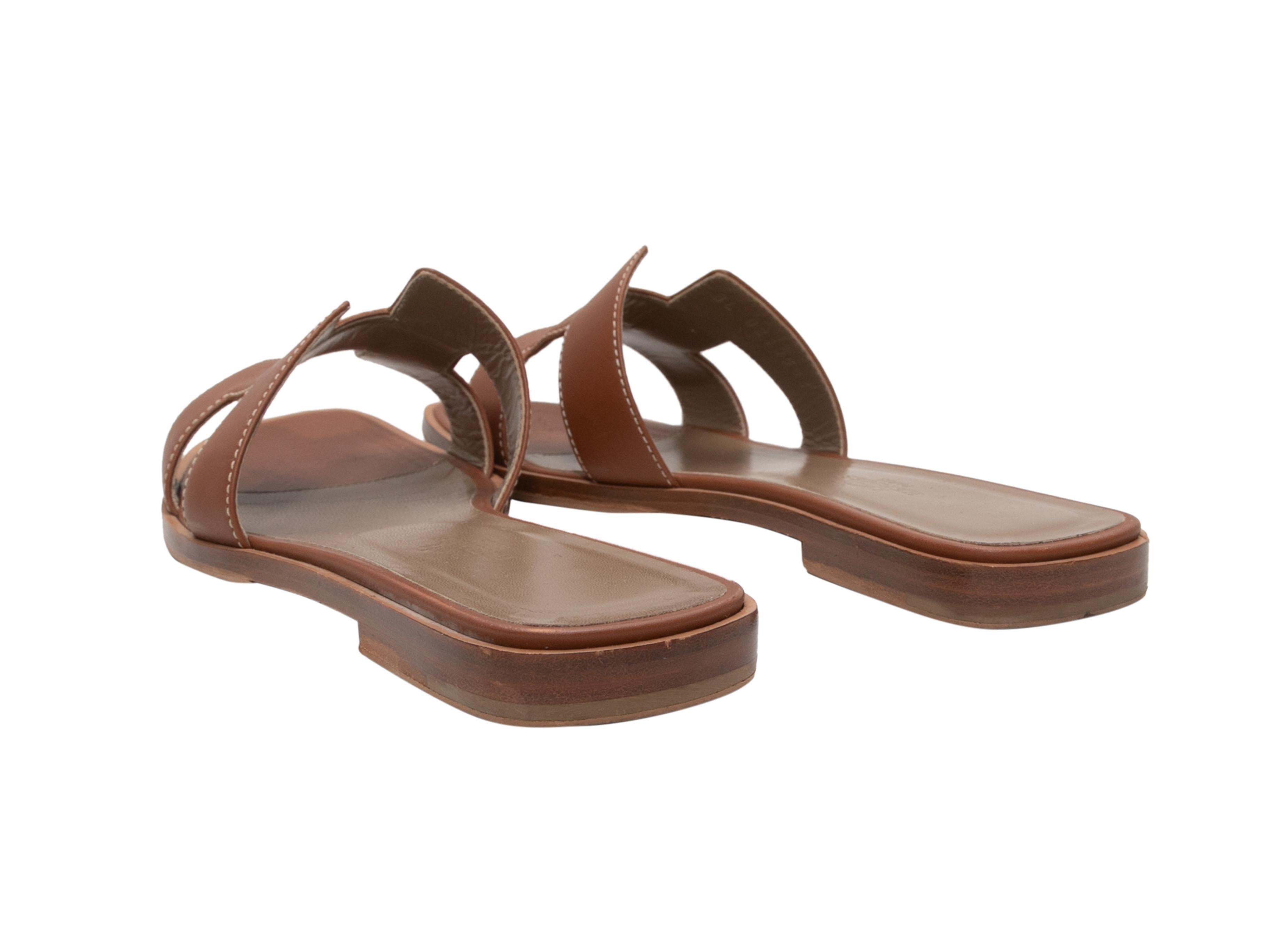 Tan Hermes Leather Flat Slide Sandals Size 37 In Good Condition In New York, NY