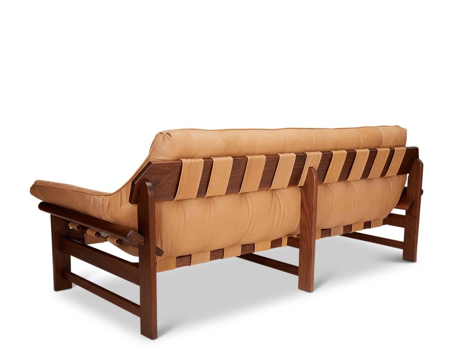 Mid-Century Modern Canapé Ojai en cuir et noyer brun clair de Lawson-Fenning en vente