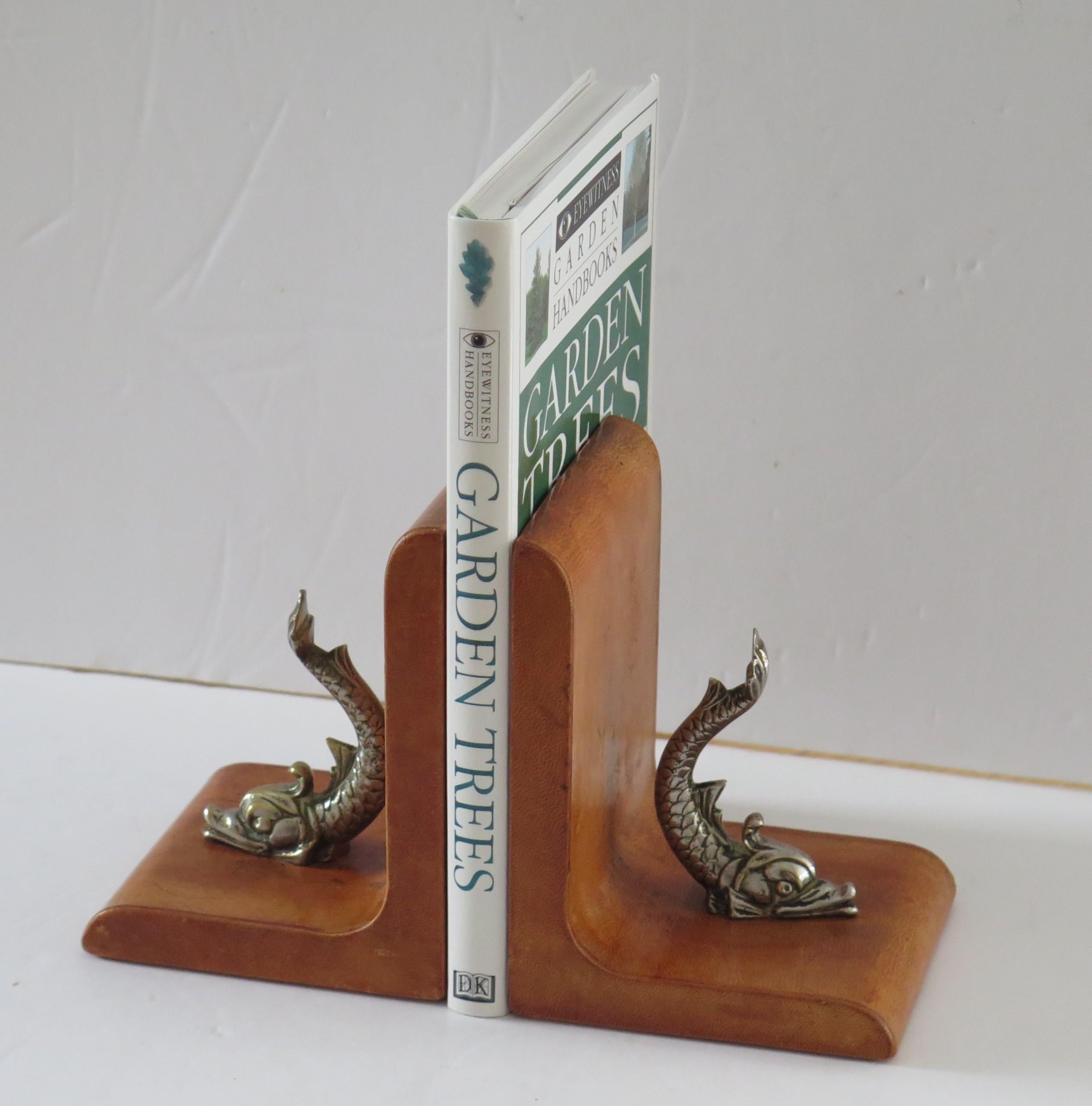 Tan Leather Bookends Mounted with Gilt Bronzed Dolphins, Italian circa 1940 For Sale 2