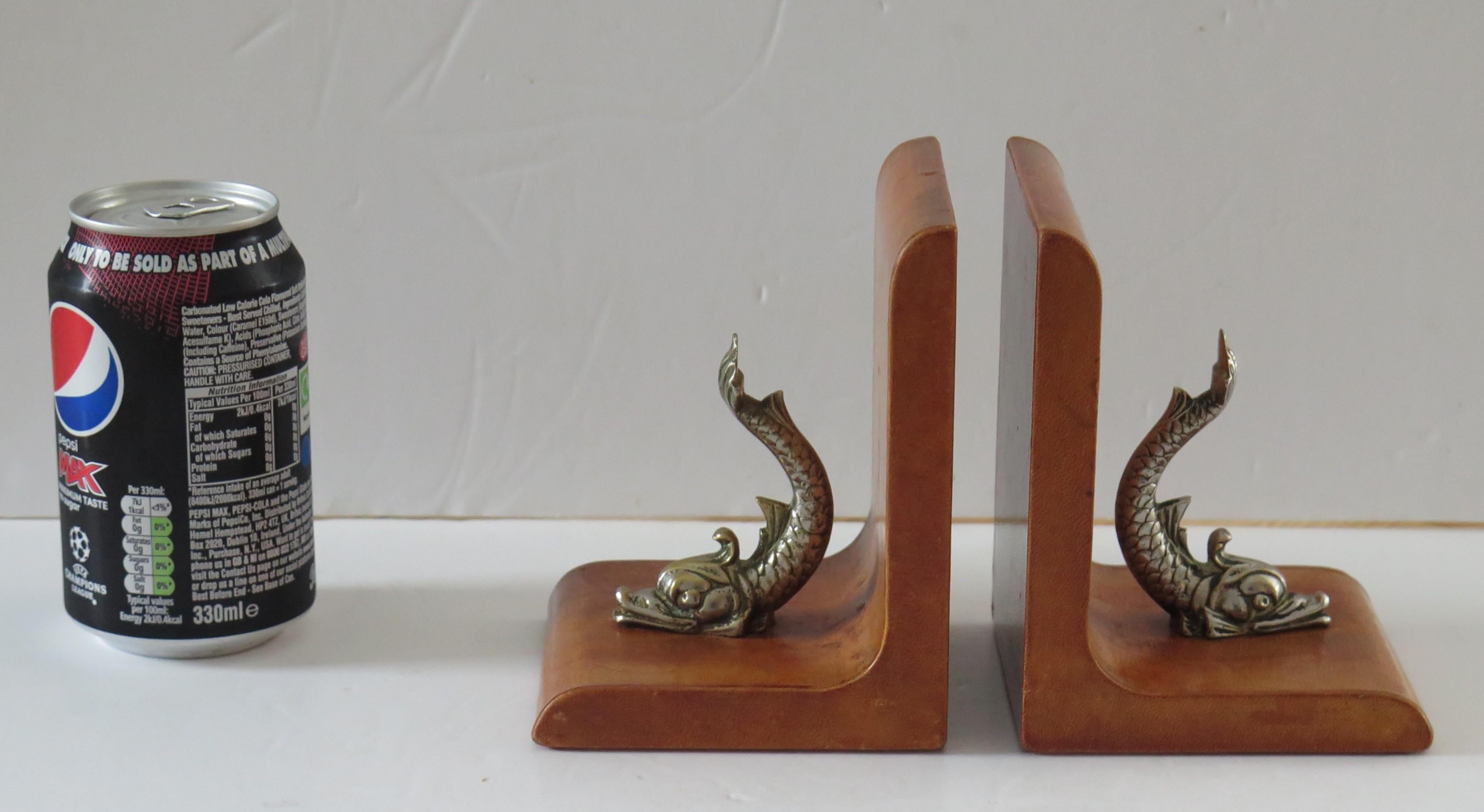 Tan Leather Bookends Mounted with Gilt Bronzed Dolphins, Italian circa 1940 For Sale 3