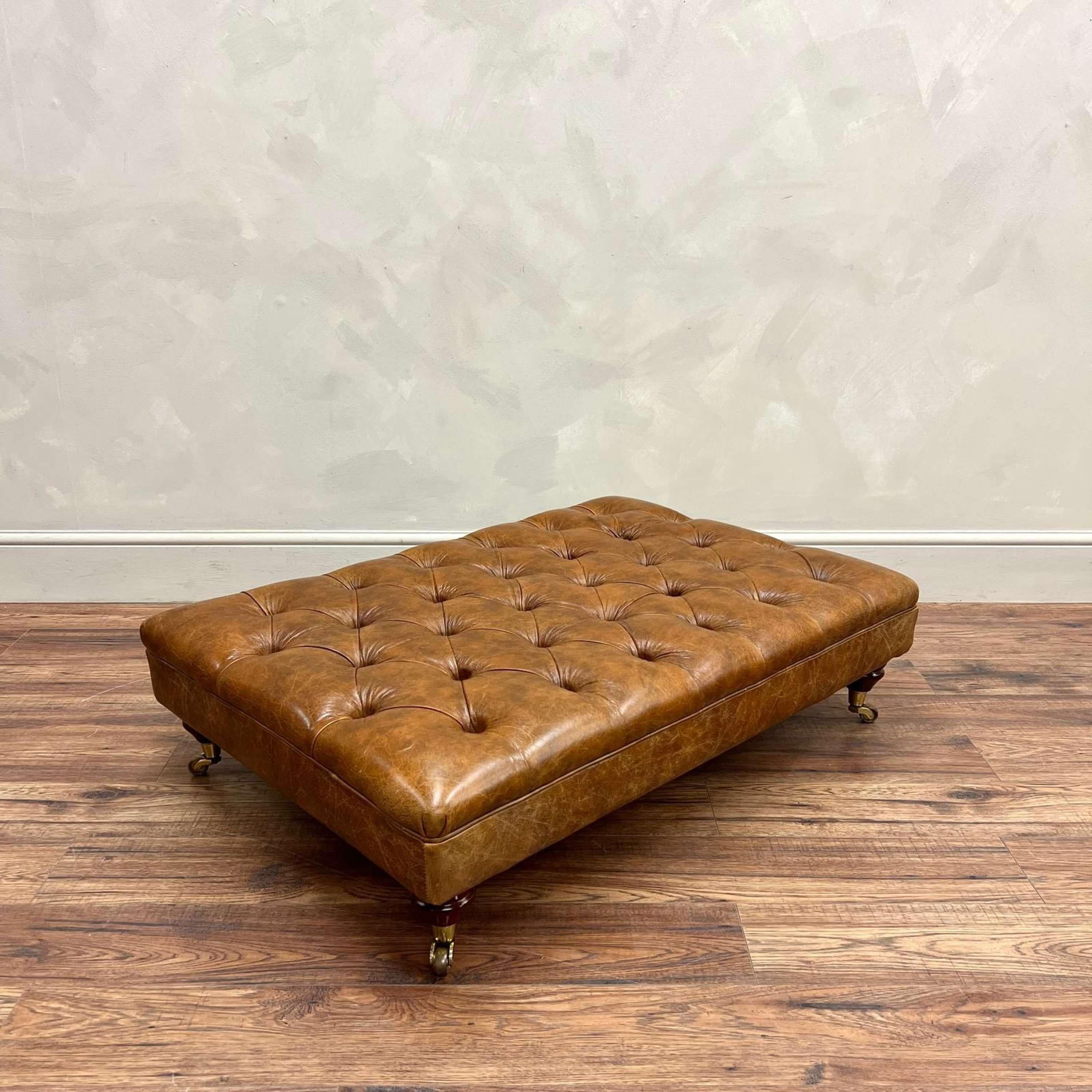 Italian Tan Leather Buttoned Footstool.

Height: 30cm
Width: 108.5cm
Depth: 76cm

Please message if any further info or photos are required 

We are happy to work with you with your choice of shipping, or we can of course obtain further quotes if