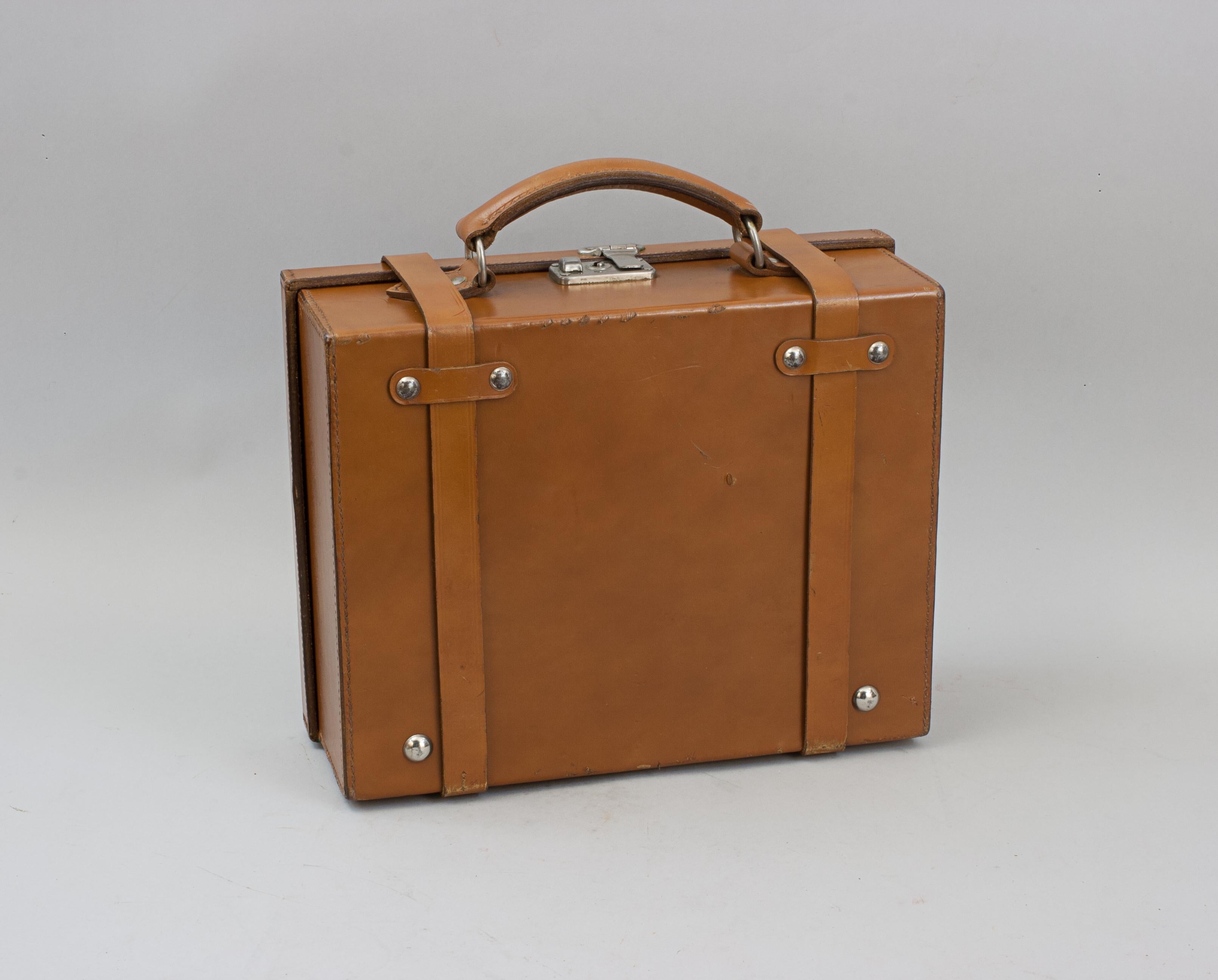 Anglais Chargeur de cartouches en cuir fauve en vente