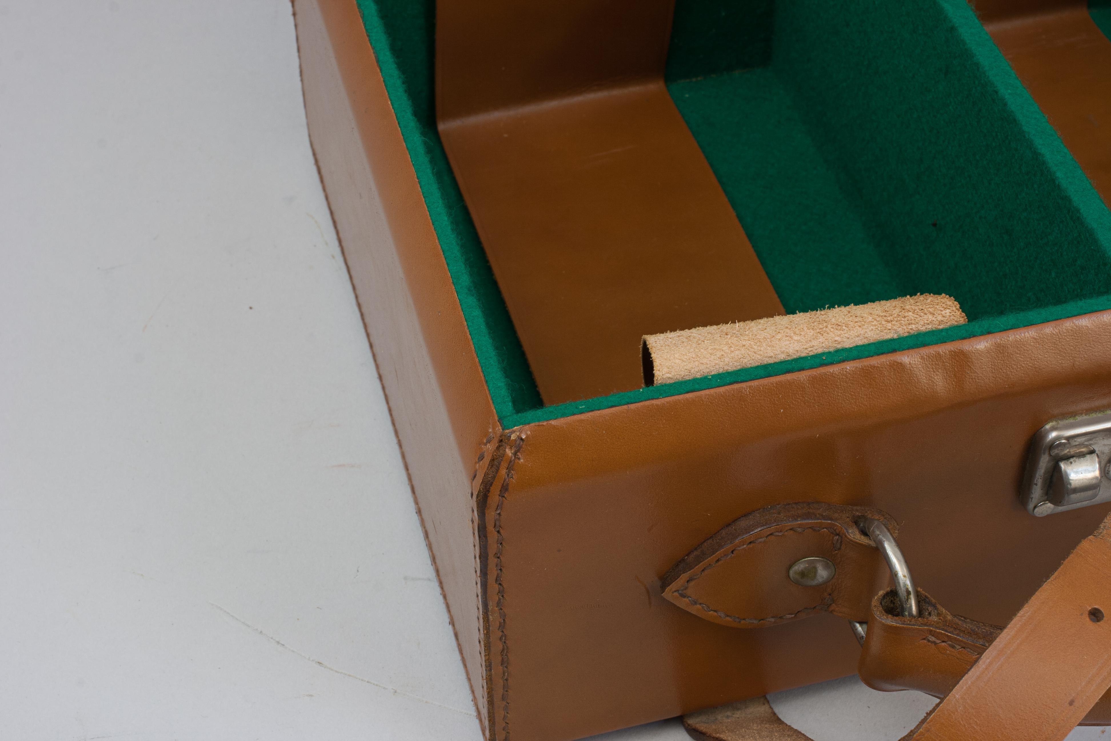 Cuir Chargeur de cartouches en cuir fauve en vente