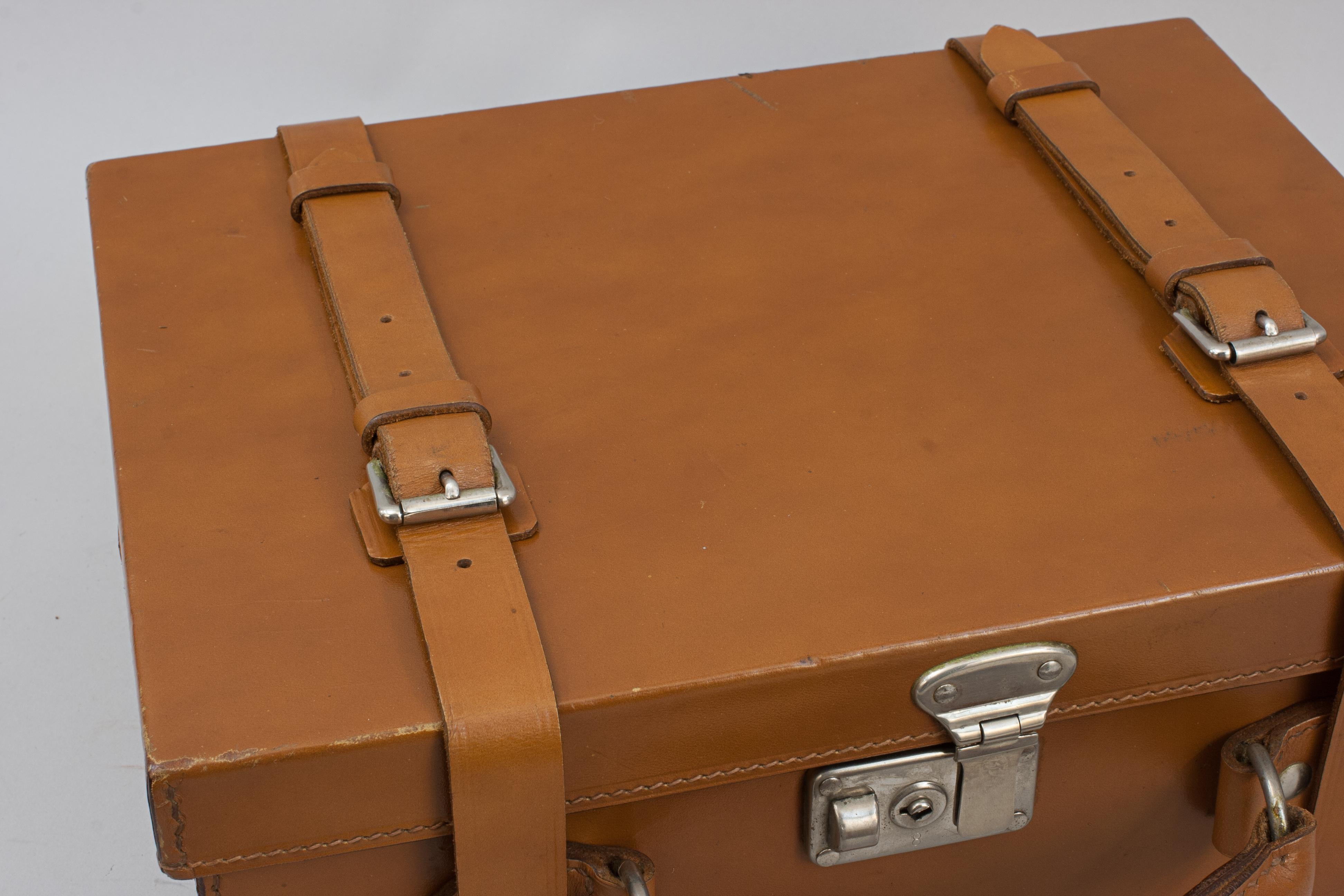 Chargeur de cartouches en cuir fauve en vente 1