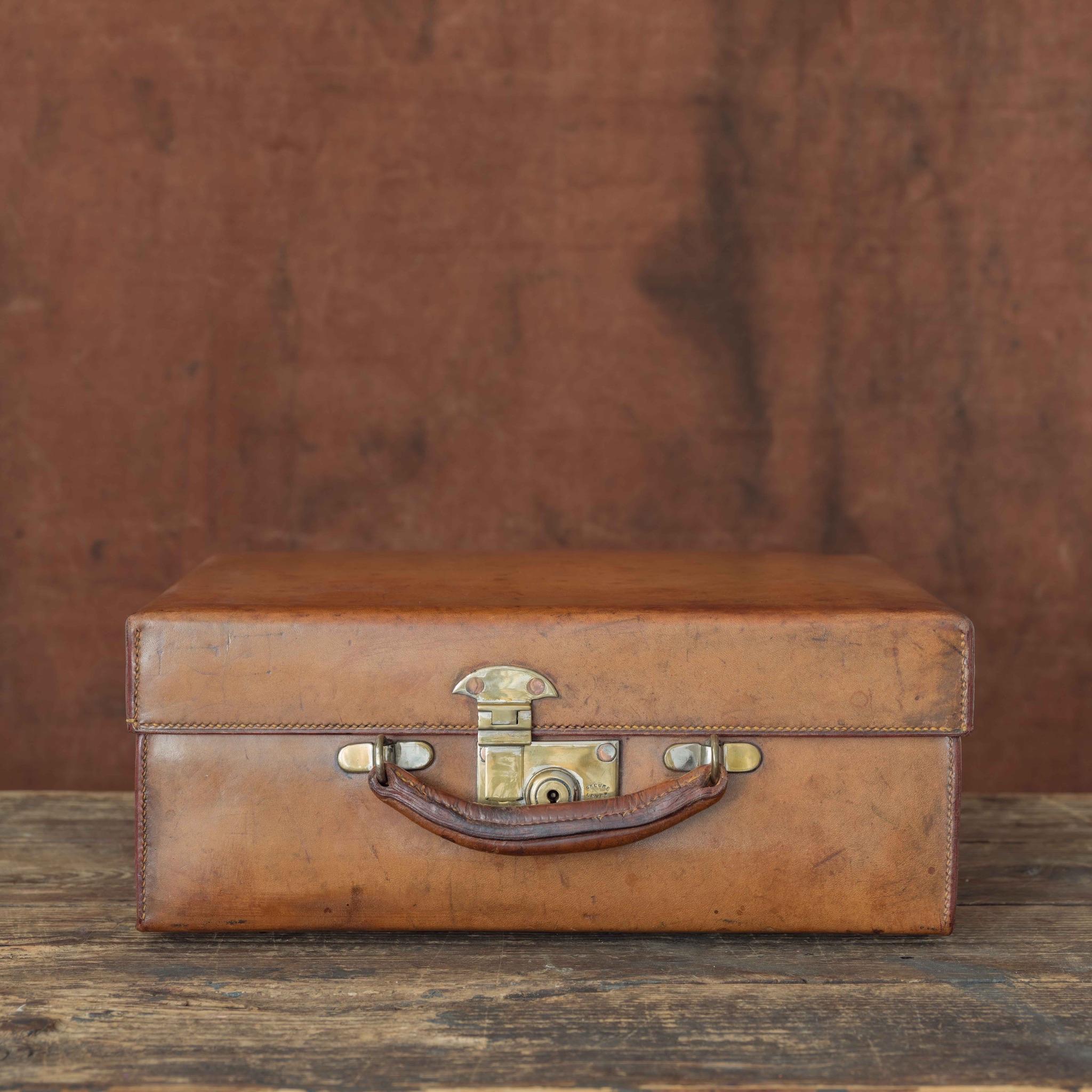 Tan Leather Case, circa 1910 In Good Condition For Sale In London, GB