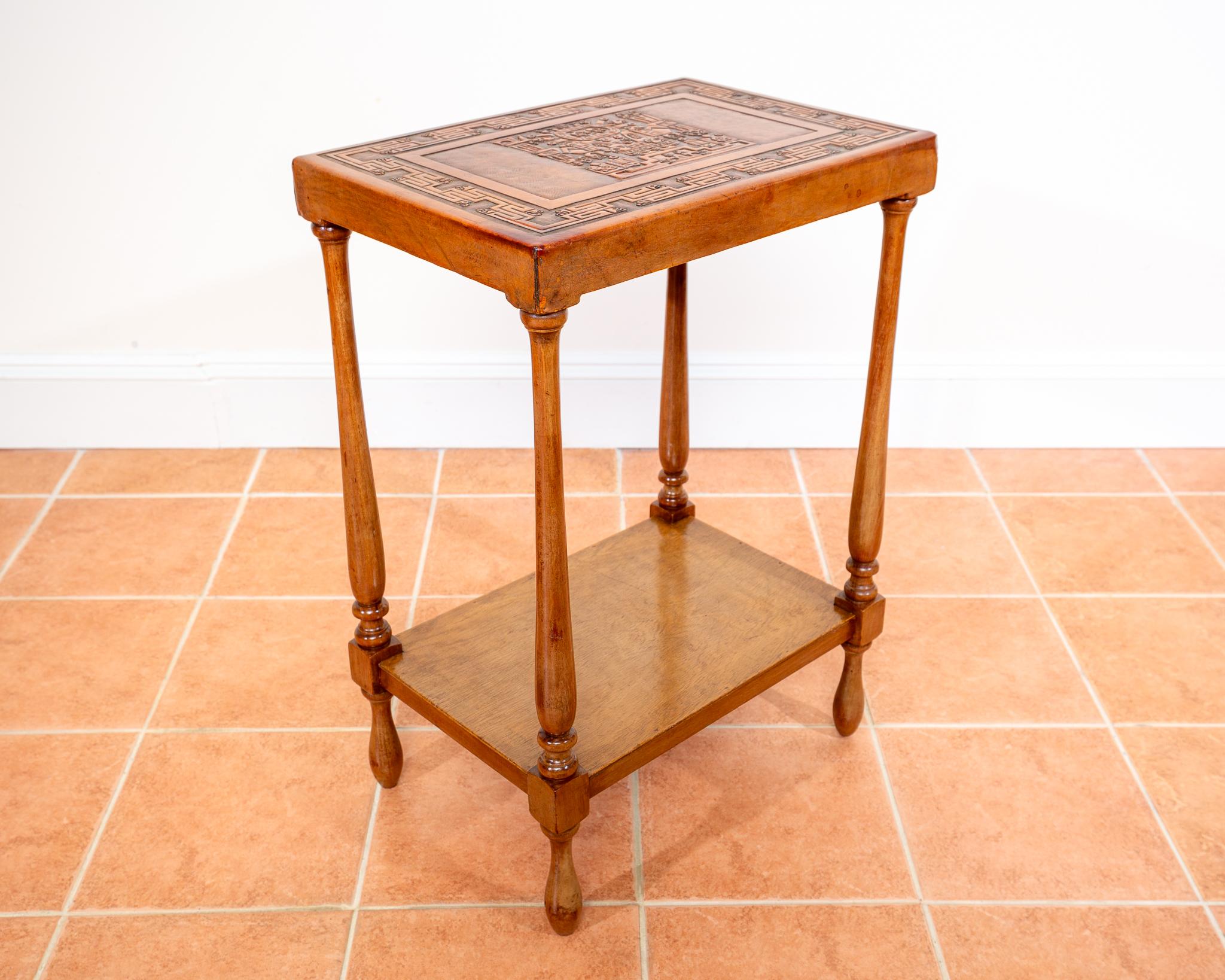 Tavolino in pelle Tan 1960 Perù goffrato Mid Century Geometrico Viracocha in vendita 4