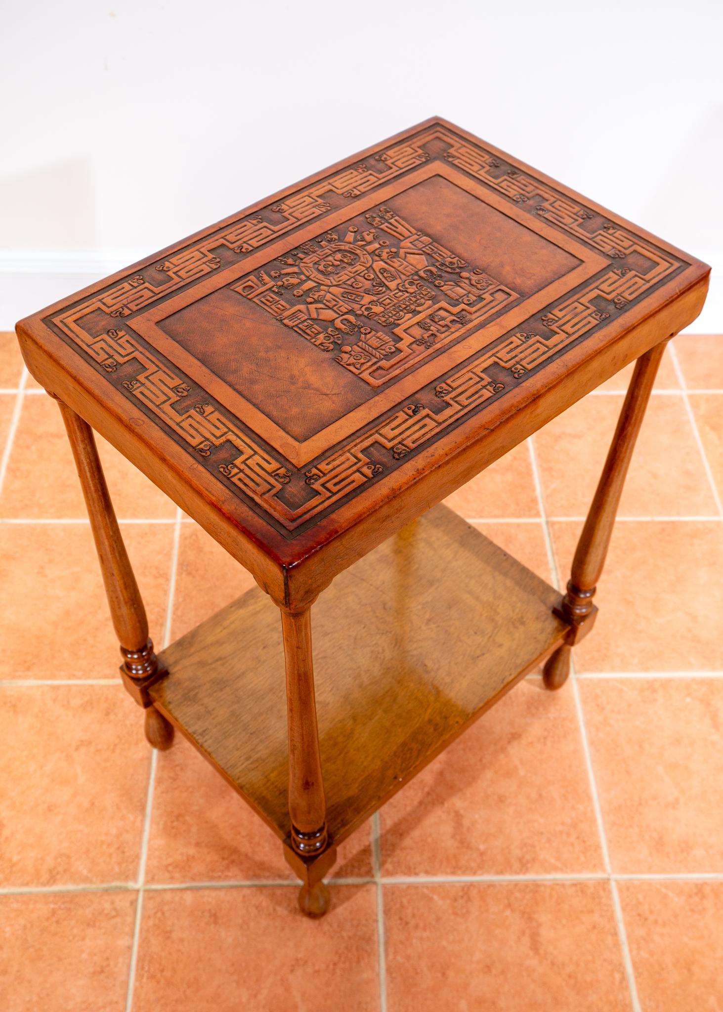 Coloniale spagnolo Tavolino in pelle Tan 1960 Perù goffrato Mid Century Geometrico Viracocha in vendita
