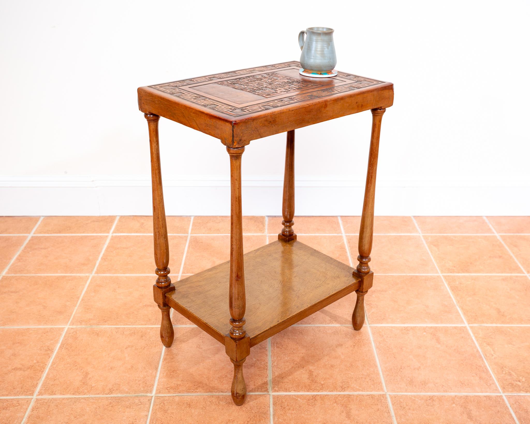 Peruviano Tavolino in pelle Tan 1960 Perù goffrato Mid Century Geometrico Viracocha in vendita
