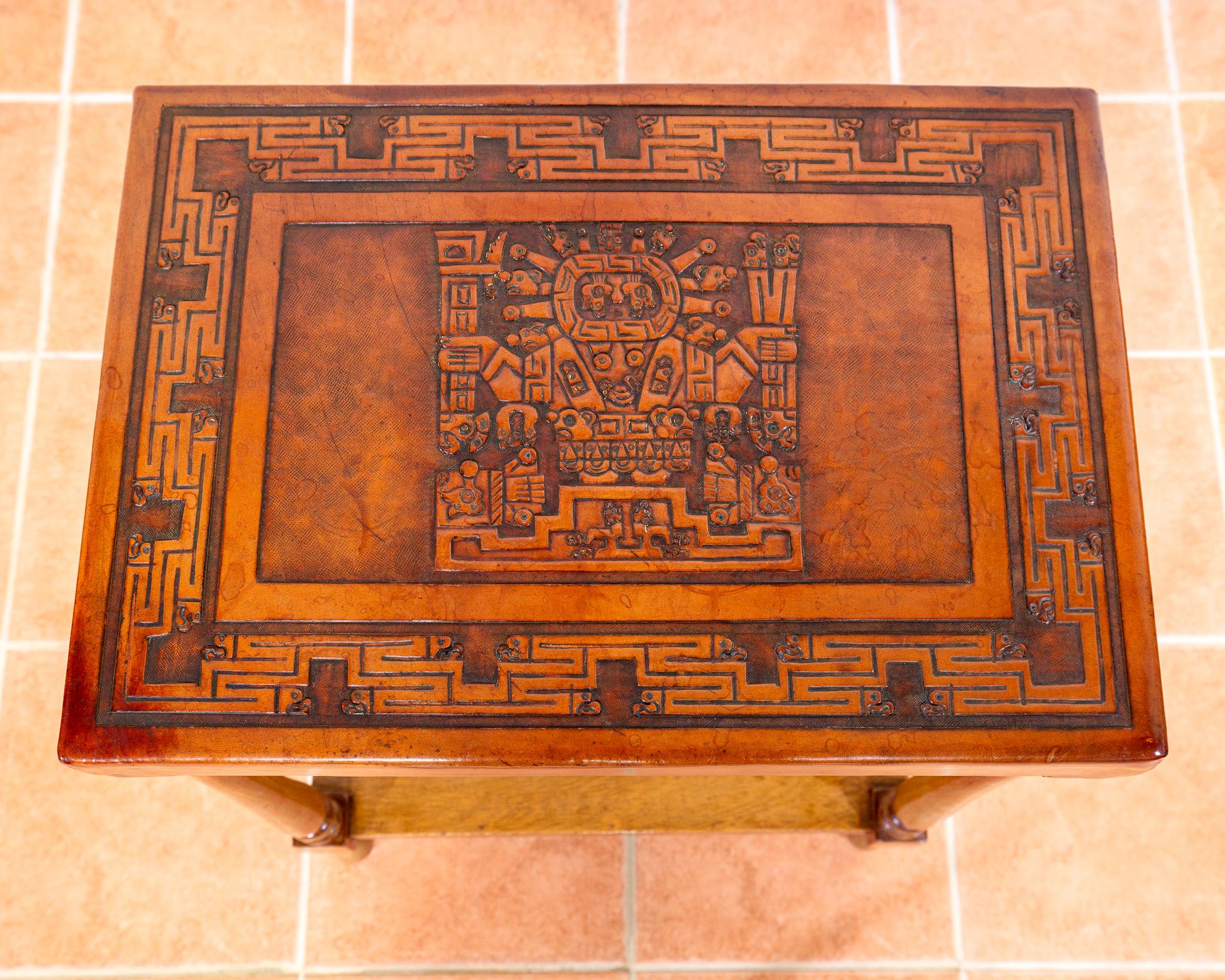 XX secolo Tavolino in pelle Tan 1960 Perù goffrato Mid Century Geometrico Viracocha in vendita