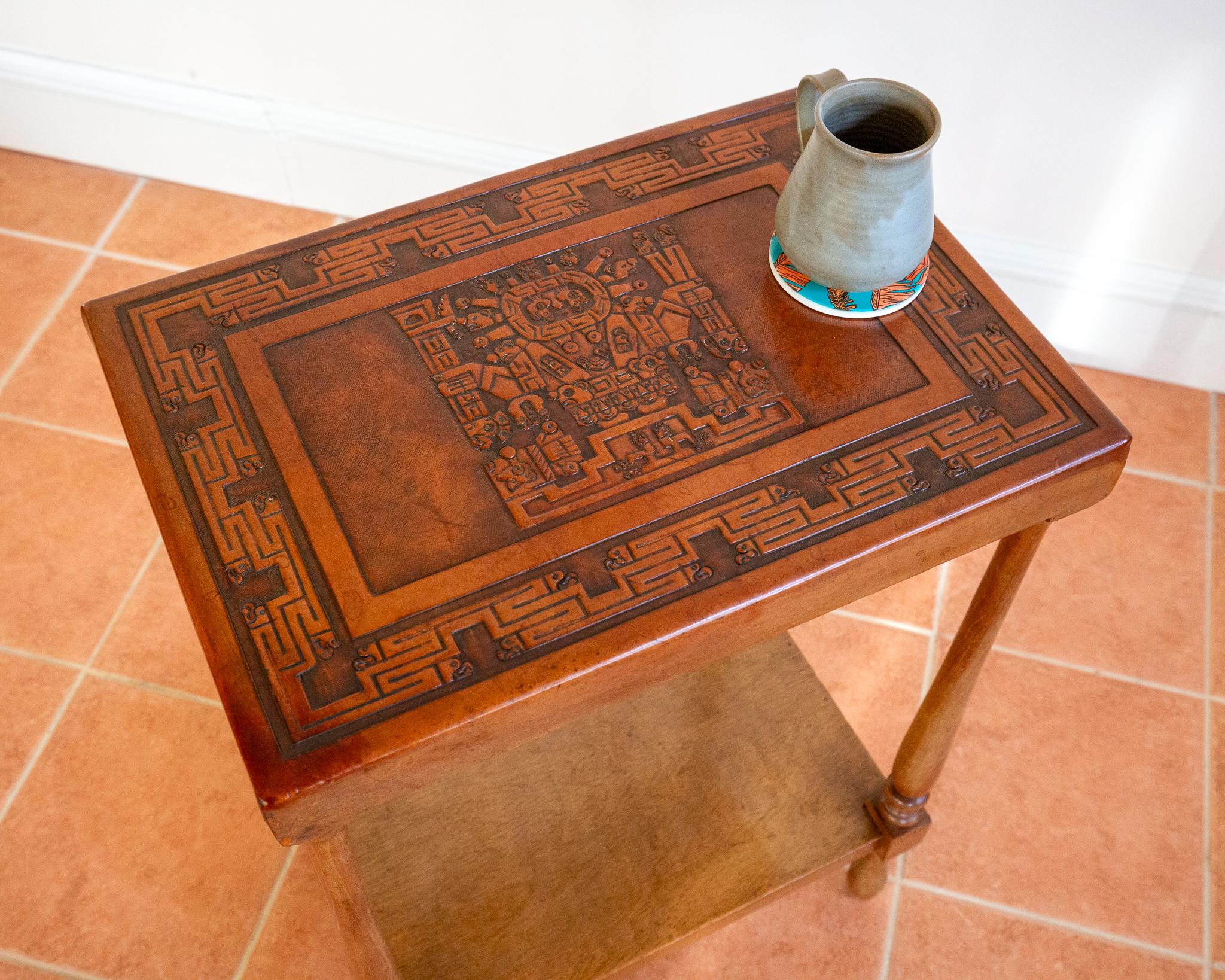Tavolino in pelle Tan 1960 Perù goffrato Mid Century Geometrico Viracocha in vendita 1