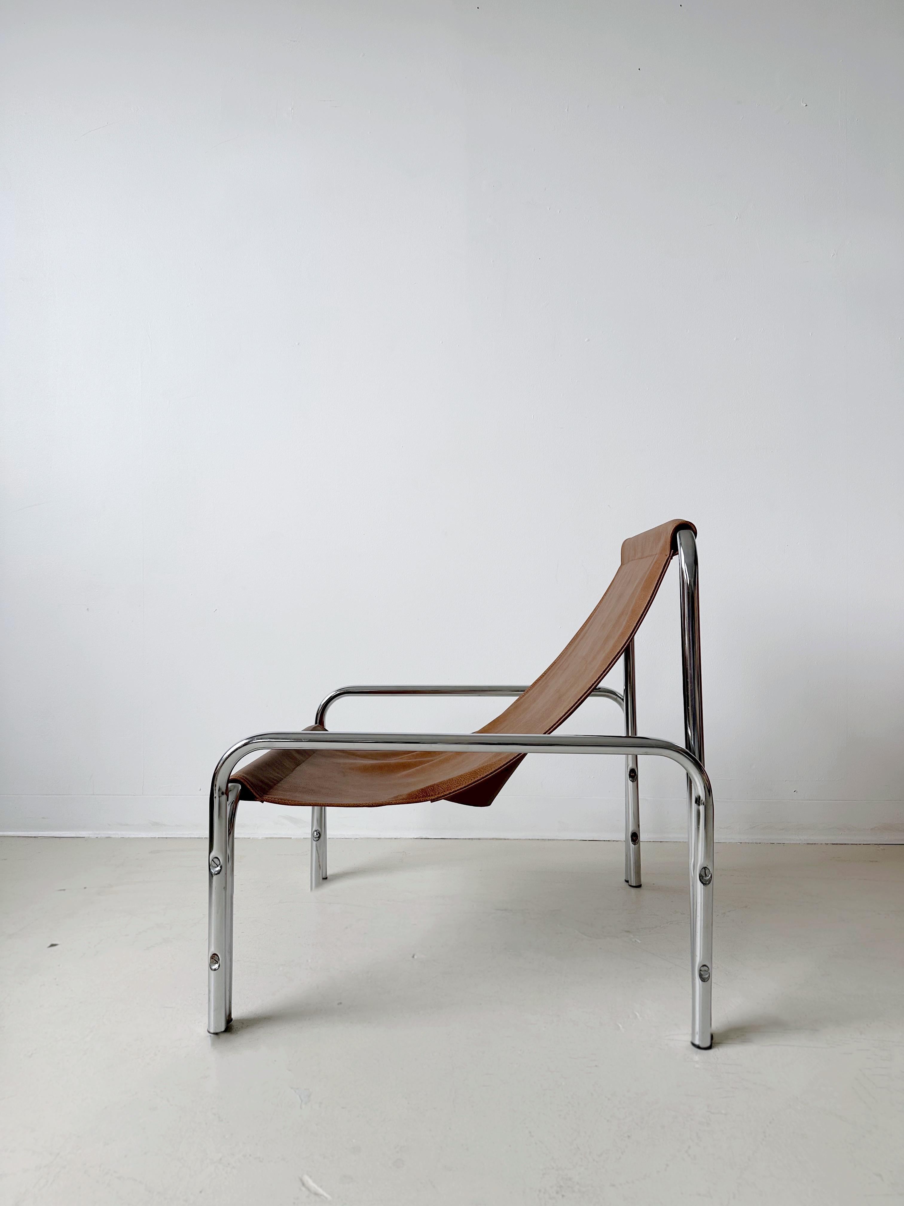 Cuir Chaise en cuir brun clair avec cadre tubulaire chromé