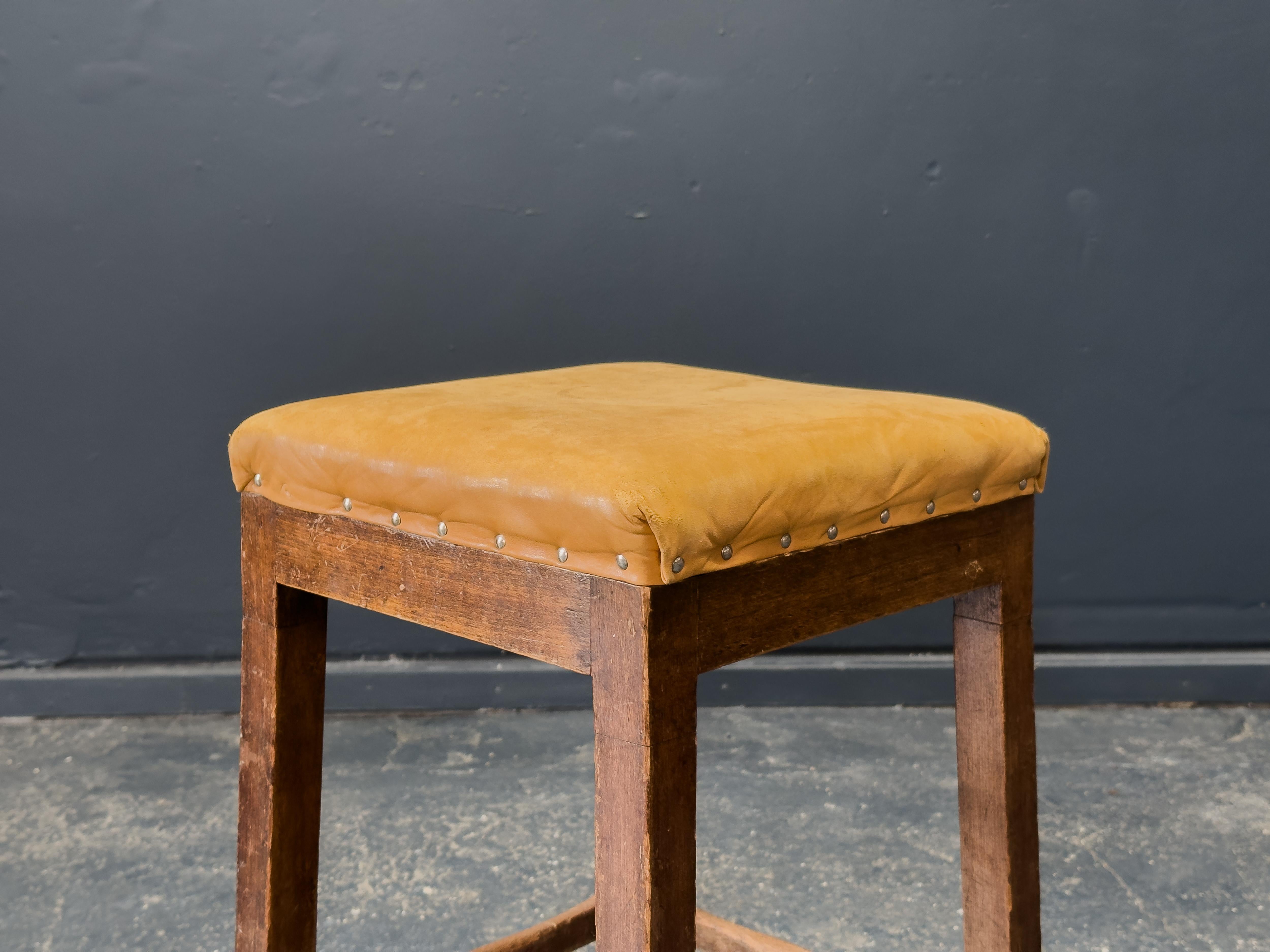 Tan Leder Hocker im Zustand „Gut“ im Angebot in London, GB