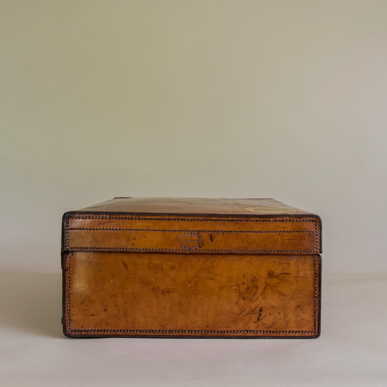 Tan Leather Suitcase, circa 1900. In Good Condition In London, GB