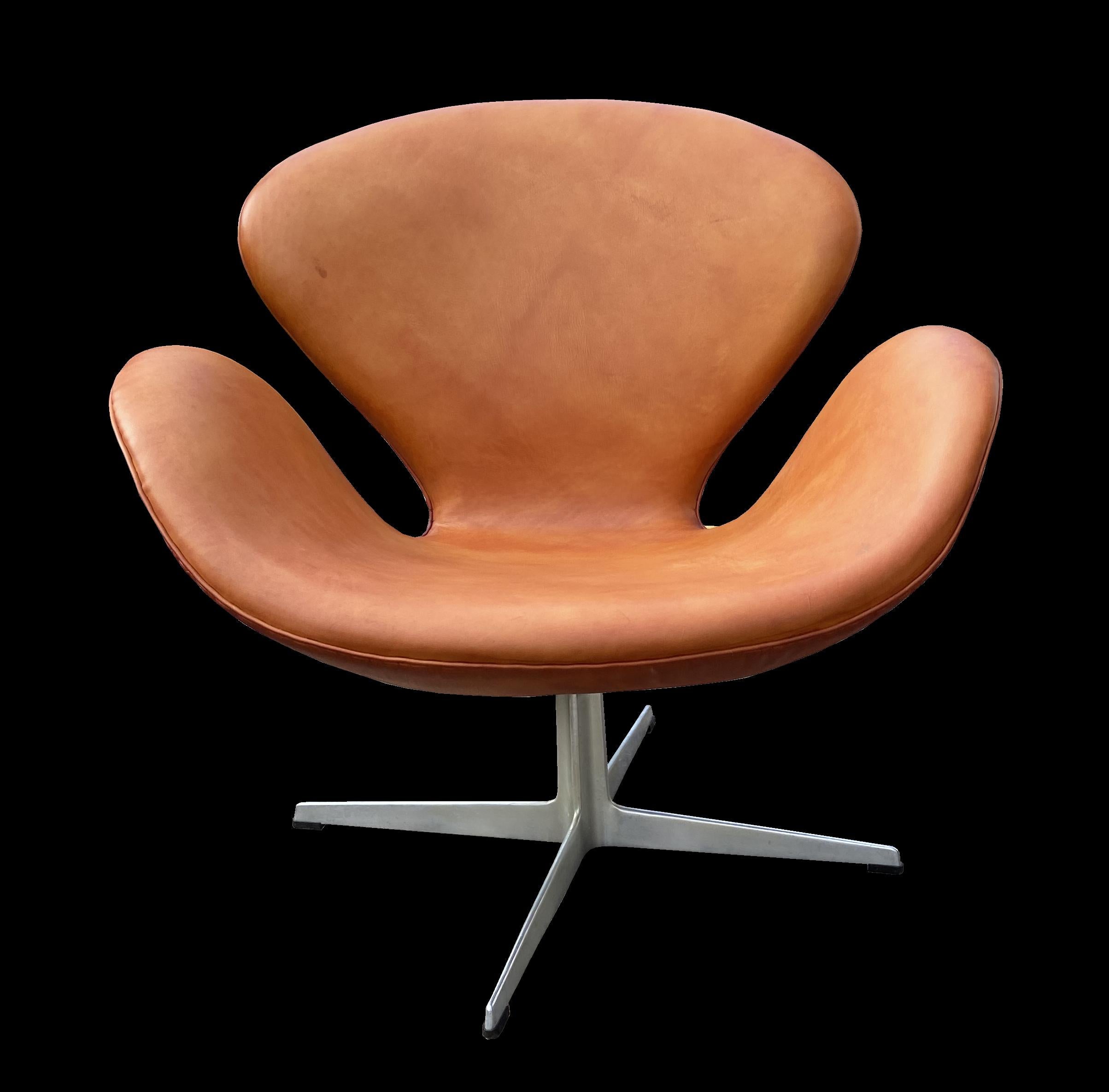 Scandinavian Modern Tan Leather Swan Chair by Arne Jacobsen for Fritz Hansen