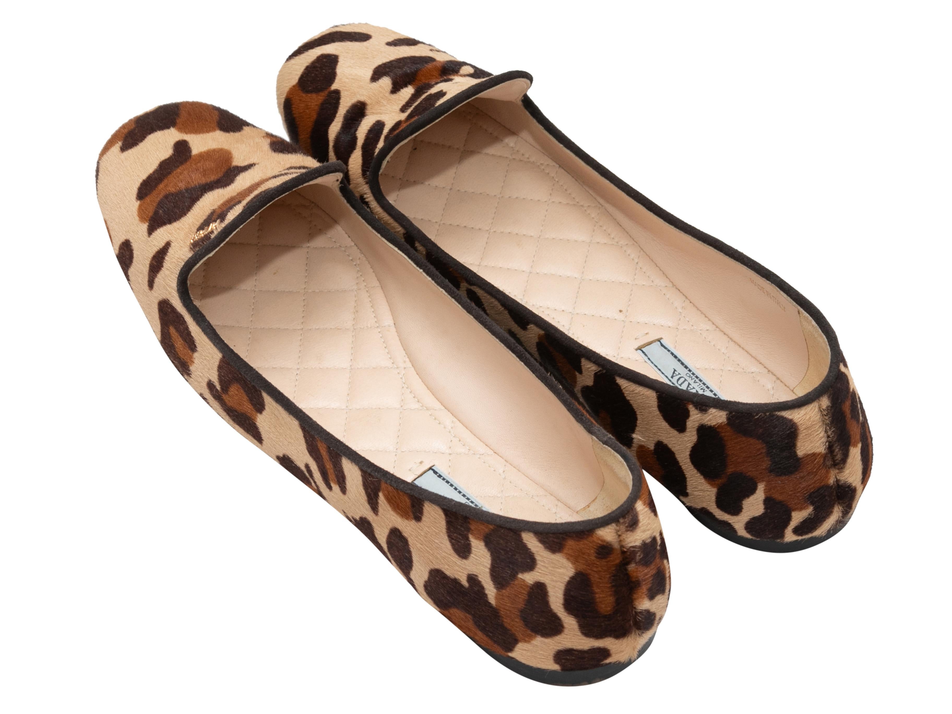 Tan & Multicolor Prada Leopard Print Ponyhair Flats Size 39 In Good Condition In New York, NY