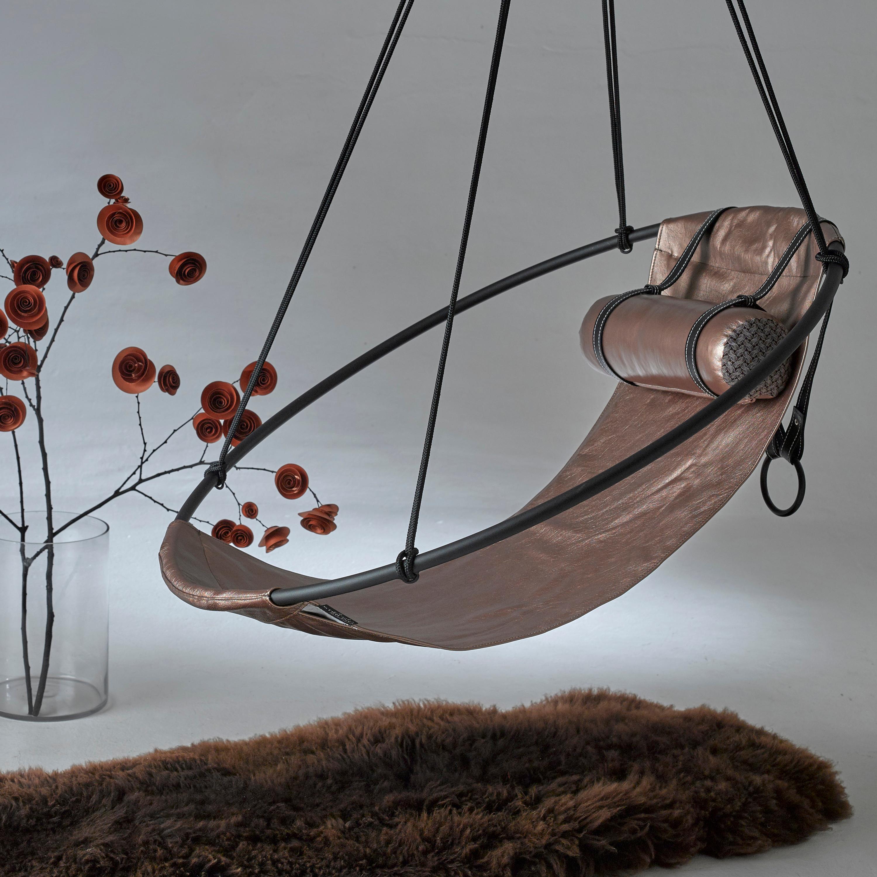 Moderner echter ockerfarbener, weicher Ledersessel mit braunem Sling - Swing Chair im Angebot 11