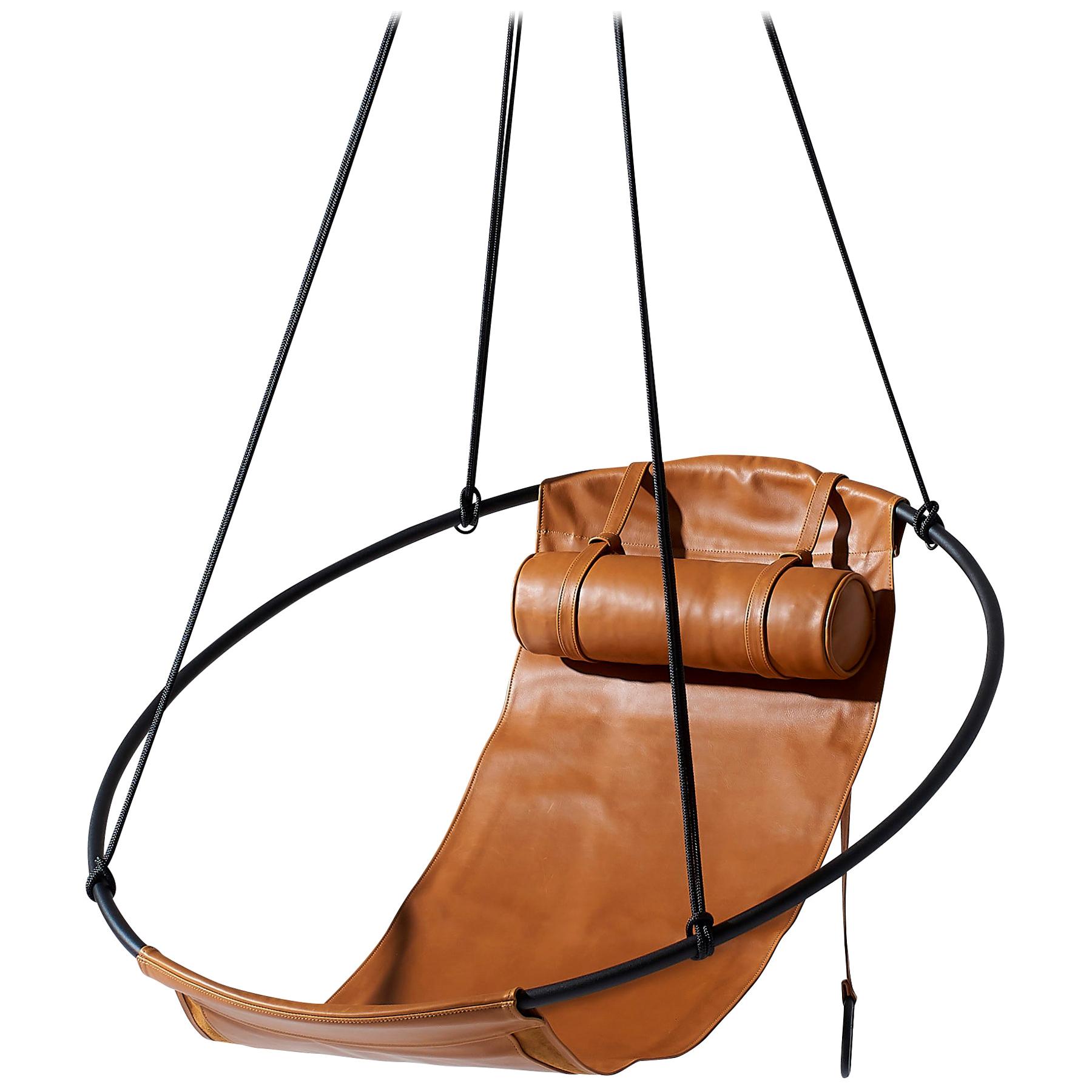 Moderner echter ockerfarbener, weicher Ledersessel mit braunem Sling - Swing Chair