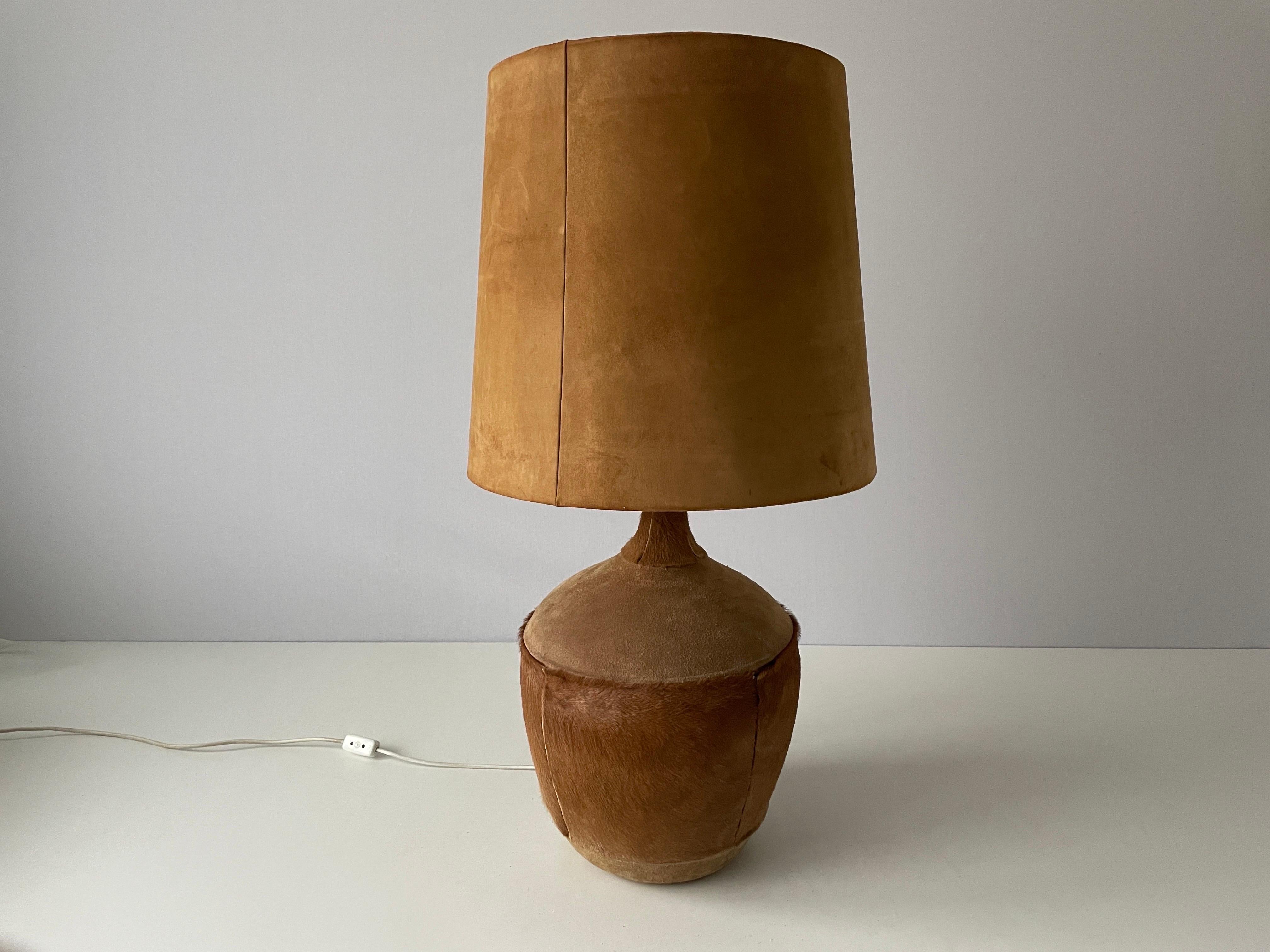 Tan Suede Leather and Glass Shade Floor or Table Lamp, 1960s, Denmark

Lampshade is in very good vintage condition.

It has European plug. It can be converted to other countries plugs with using converter. Also it can be rewired different type of