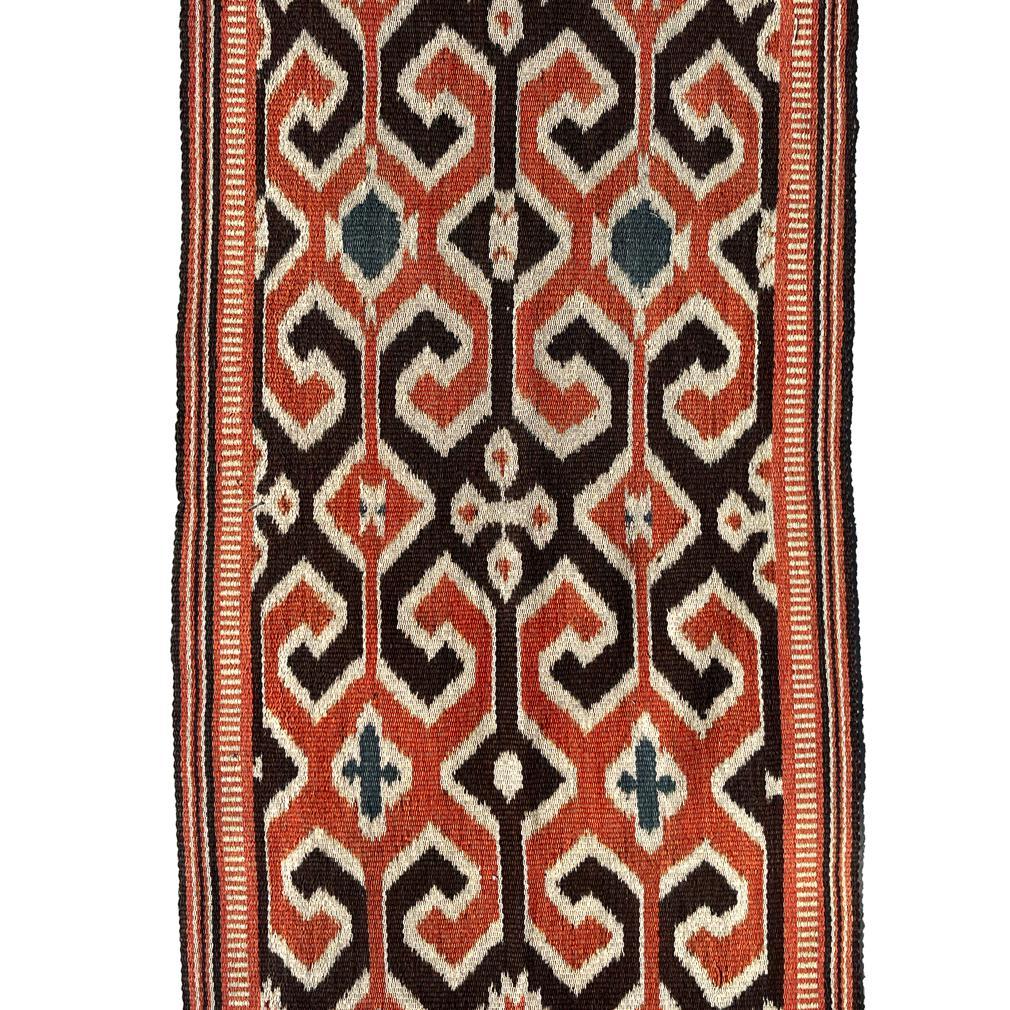 Tribal Tana Toraja Sekomandi Ikat Selendang (Tissu d'épaule / foulard / suspension murale) en vente