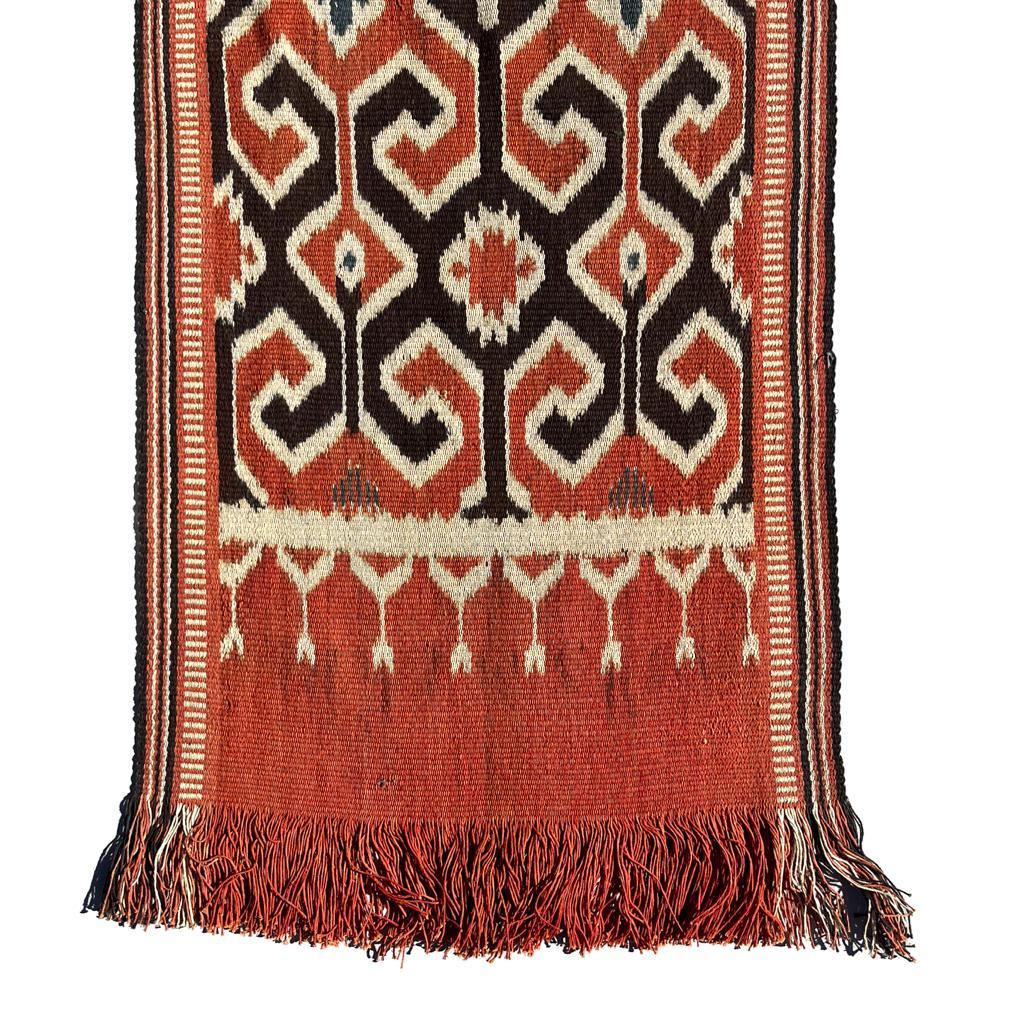 Indonésien Tana Toraja Sekomandi Ikat Selendang (Tissu d'épaule / foulard / suspension murale) en vente