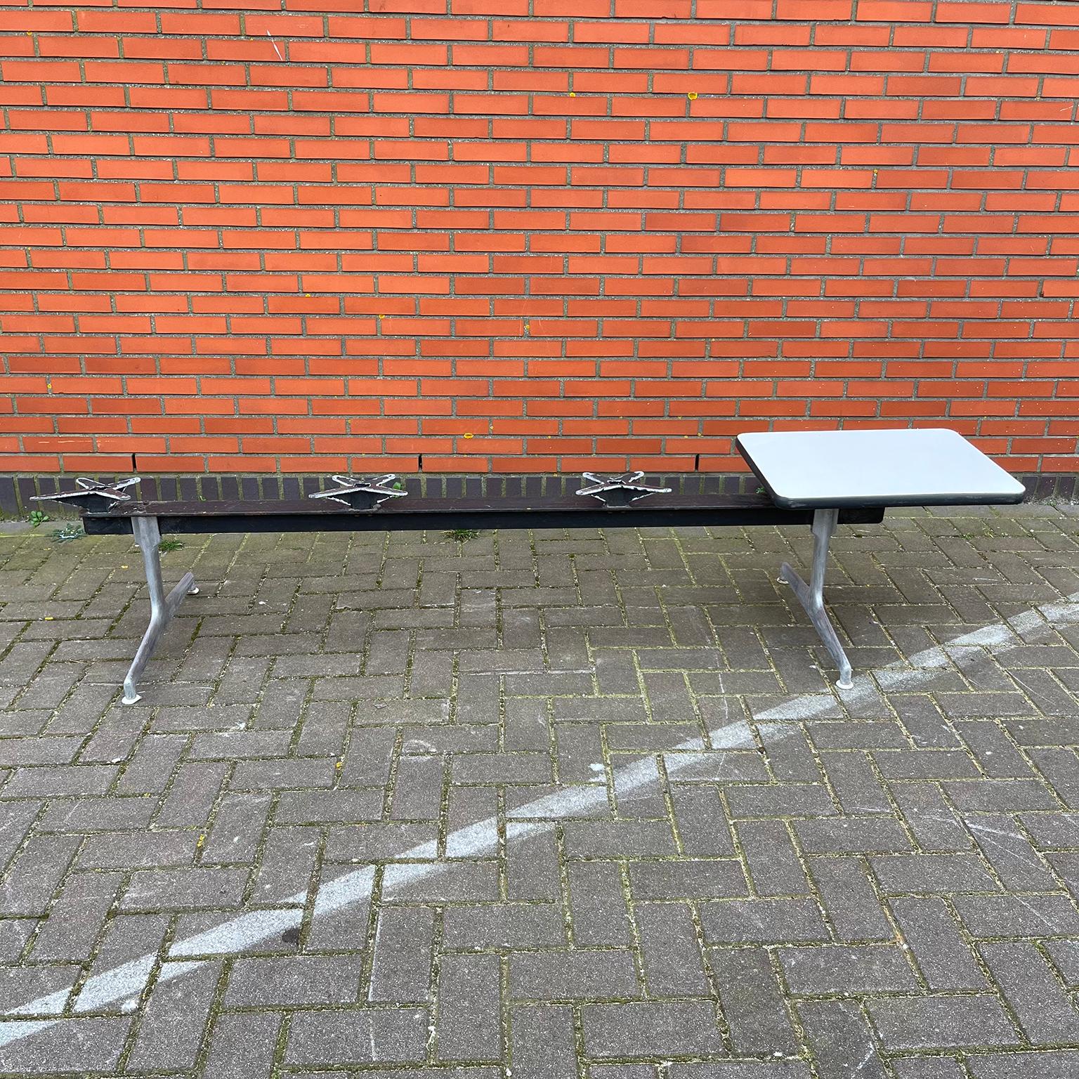 Tandem Base and Table without shells. Show signs of use.

35 cm H incl the height of the bar of the base/ 40 incl the top of the seat support/ 42 cm  incl the top of the table top supporter x 182 cm L/ 190 cm incl the width with the table top