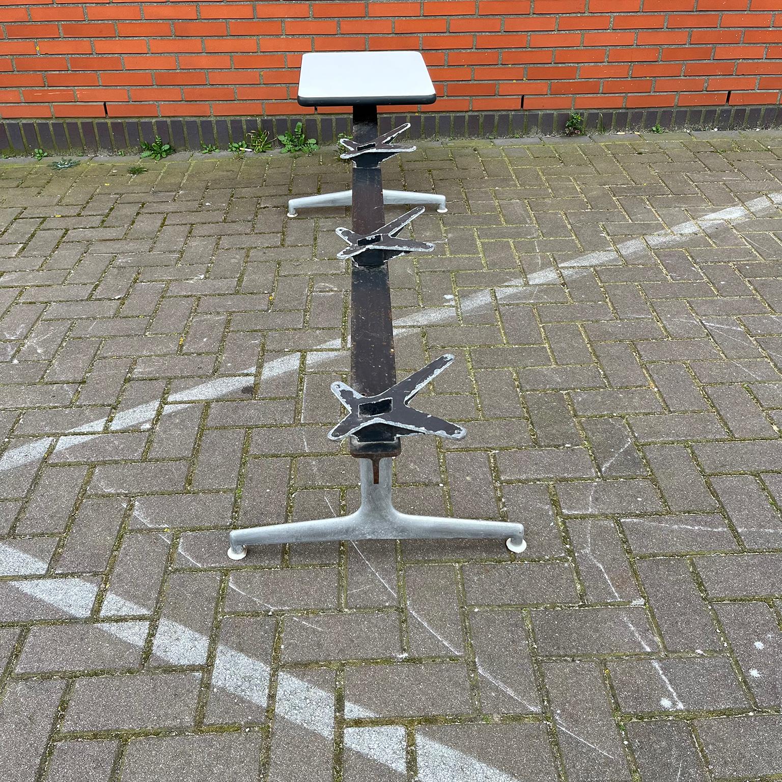 Tandem Eames for Herman Miller for Three Shells and a Table Top In Fair Condition For Sale In Amsterdam IJMuiden, NL