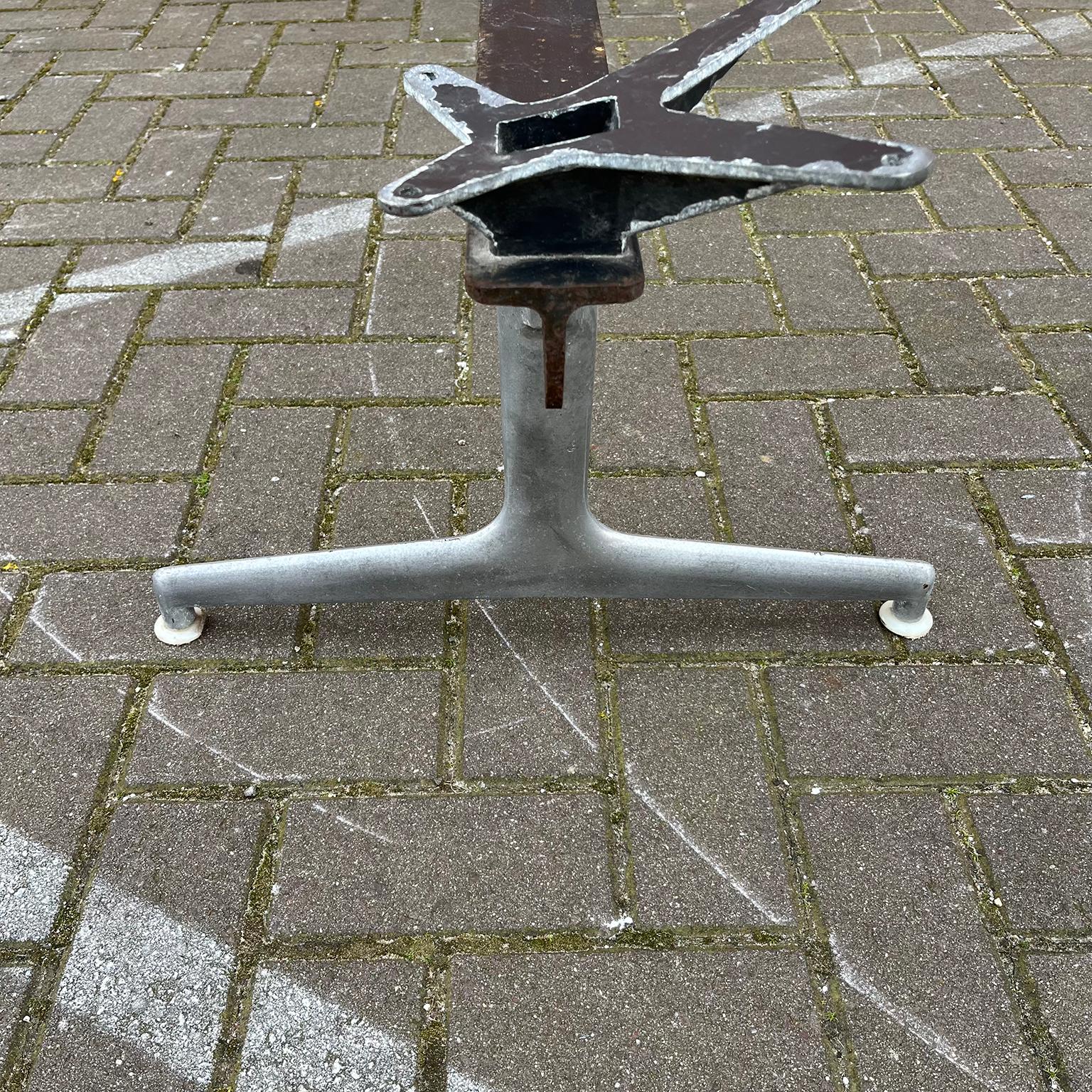 Tandem Eames for Herman Miller for Three Shells and a Table Top In Fair Condition For Sale In Amsterdam IJMuiden, NL