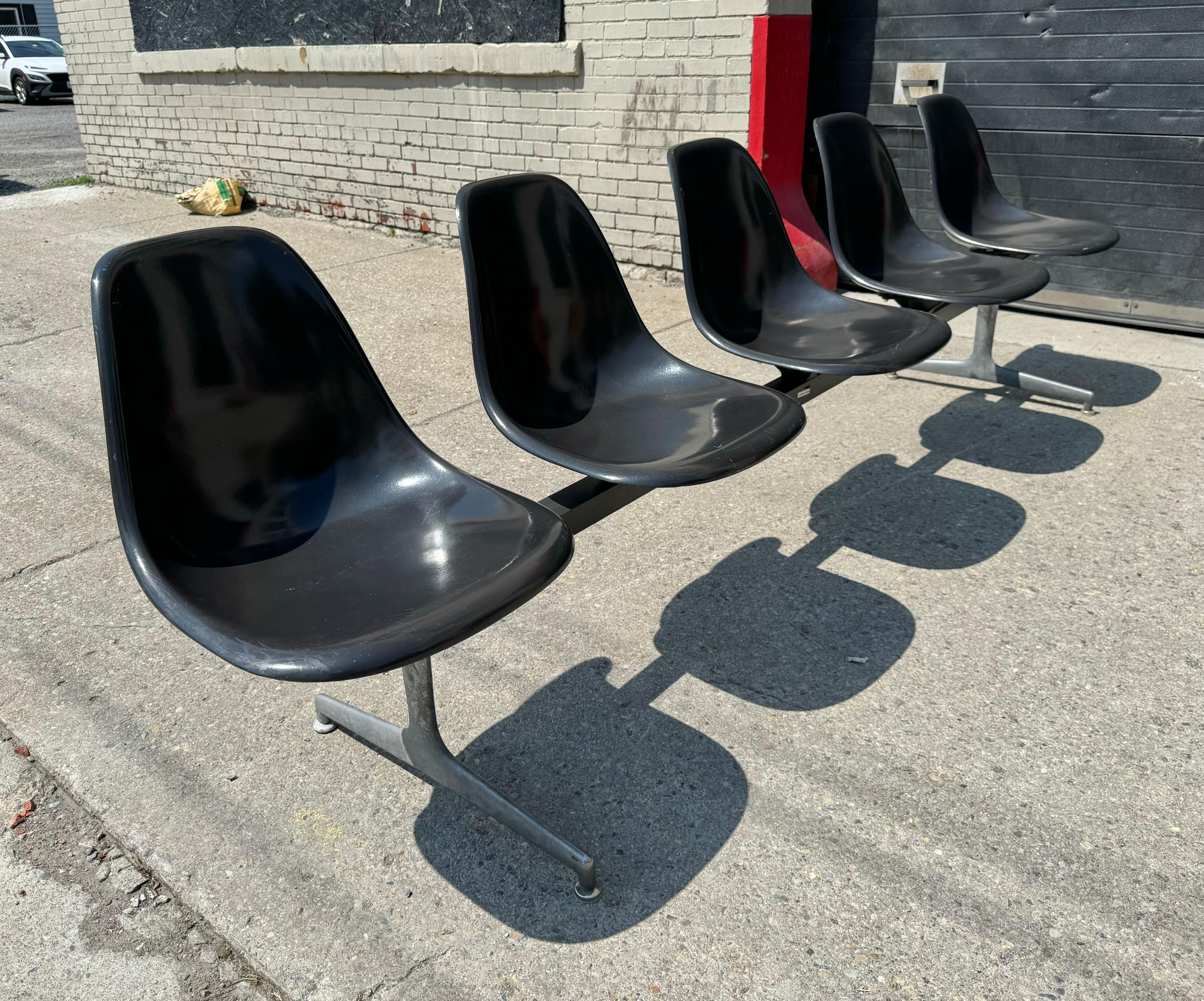 Mid-Century Modern Tandem Five-Shell Seating  by Charles and Ray Eames for Herman Miller For Sale