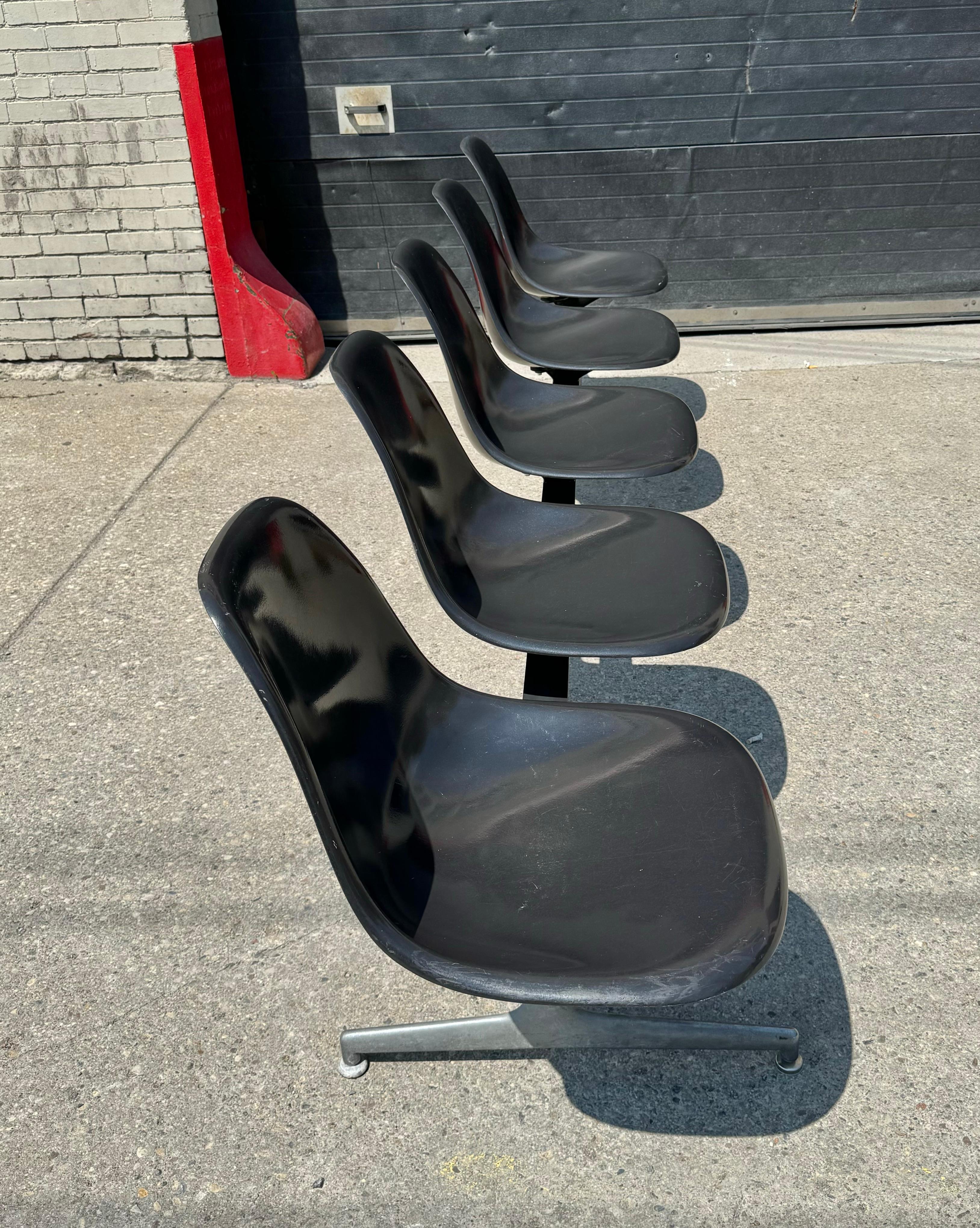 American Tandem Five-Shell Seating  by Charles and Ray Eames for Herman Miller For Sale