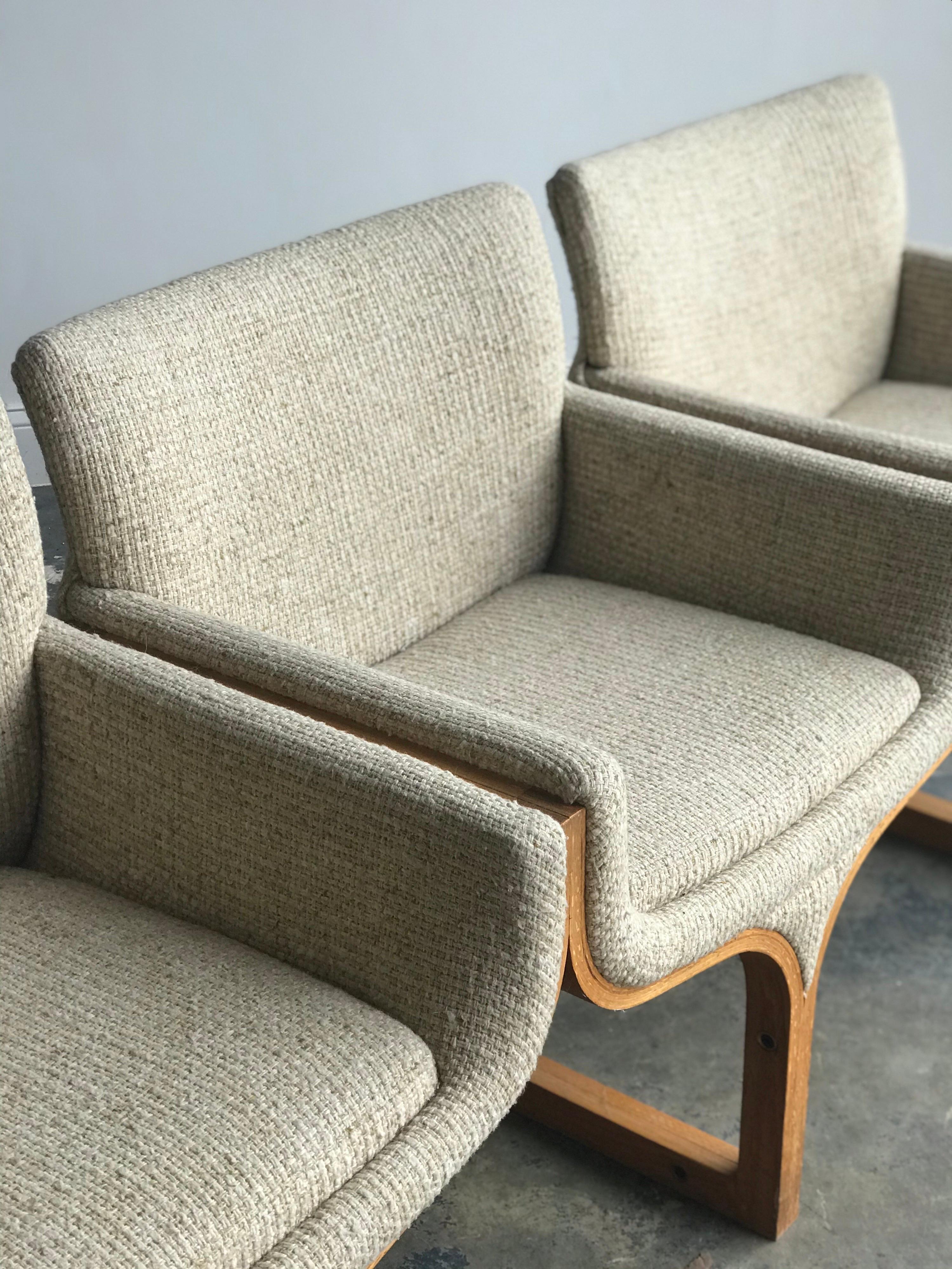 Unusual tandem seating bench by Arthur Umanoff. Three generous seats supported with a bentwood frame. Manufactured by Madison who Arthur Umanoff designed many tandem seating groups for. 

Upholstery is clean given the age and appears original.
Wood