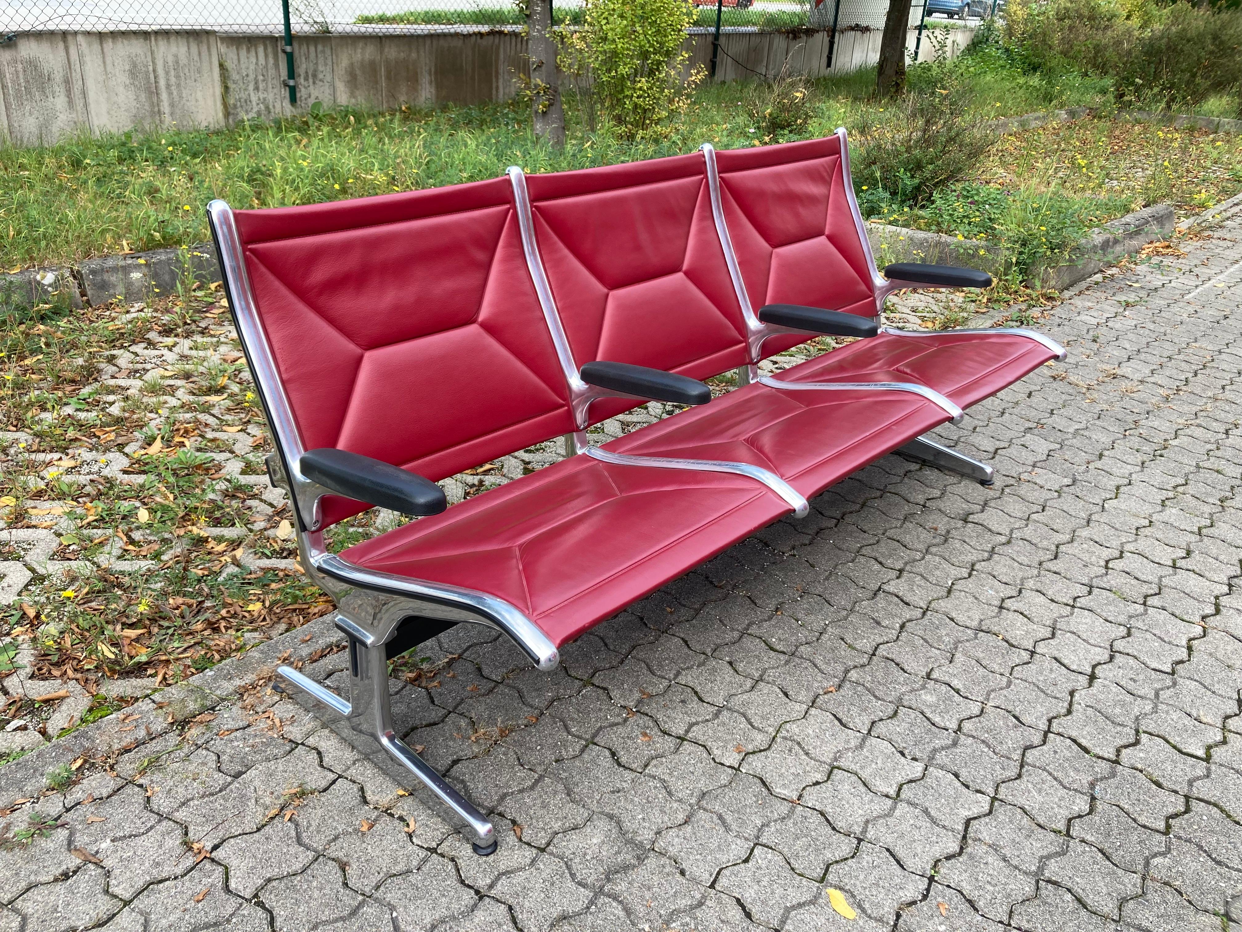 Banc Tandem Sling ETS Eames bordeaux par Vitra Herman Miller Bon état - En vente à Munich, Bavaria