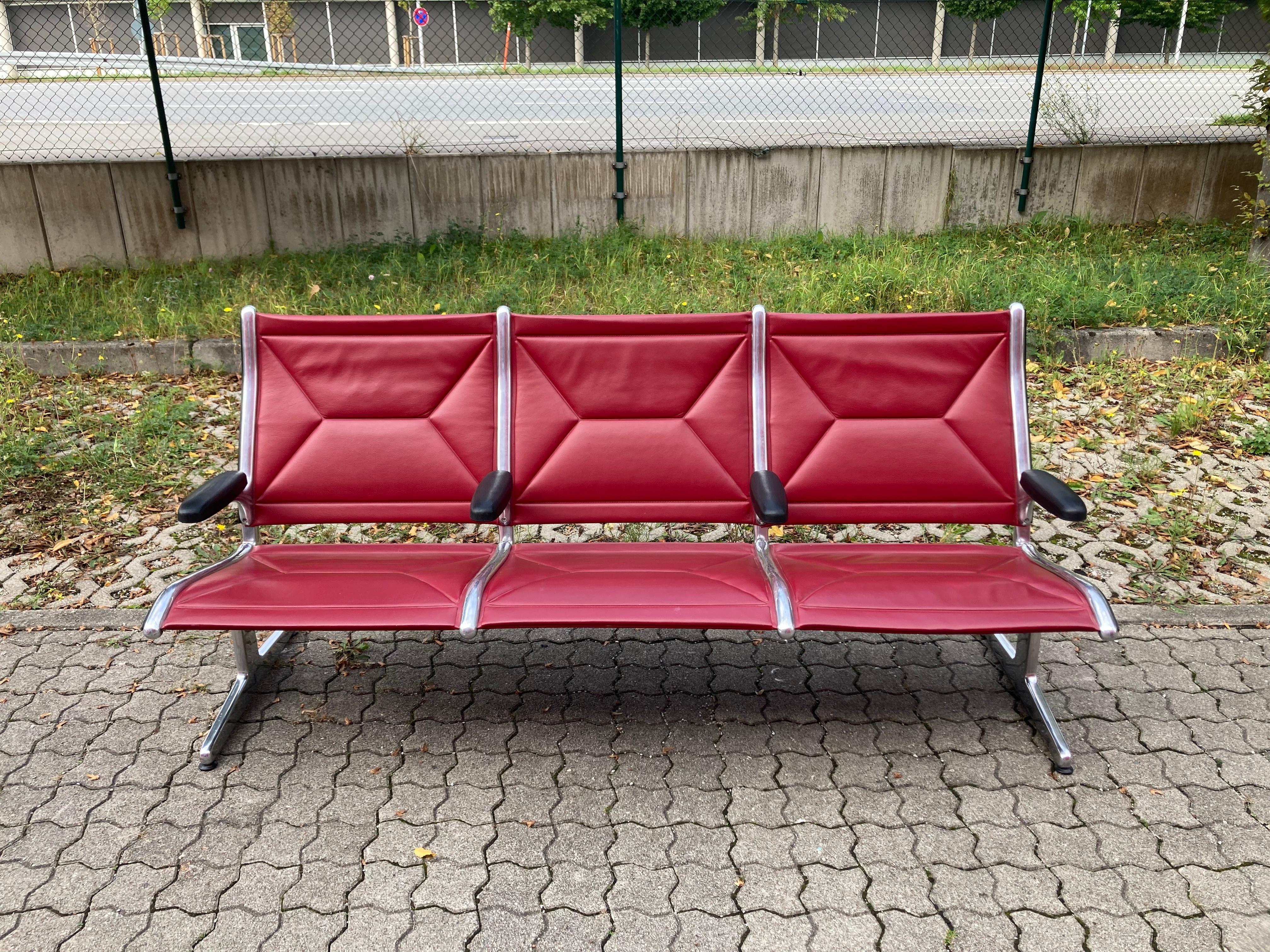 Milieu du XXe siècle Banc Tandem Sling ETS Eames bordeaux par Vitra Herman Miller en vente