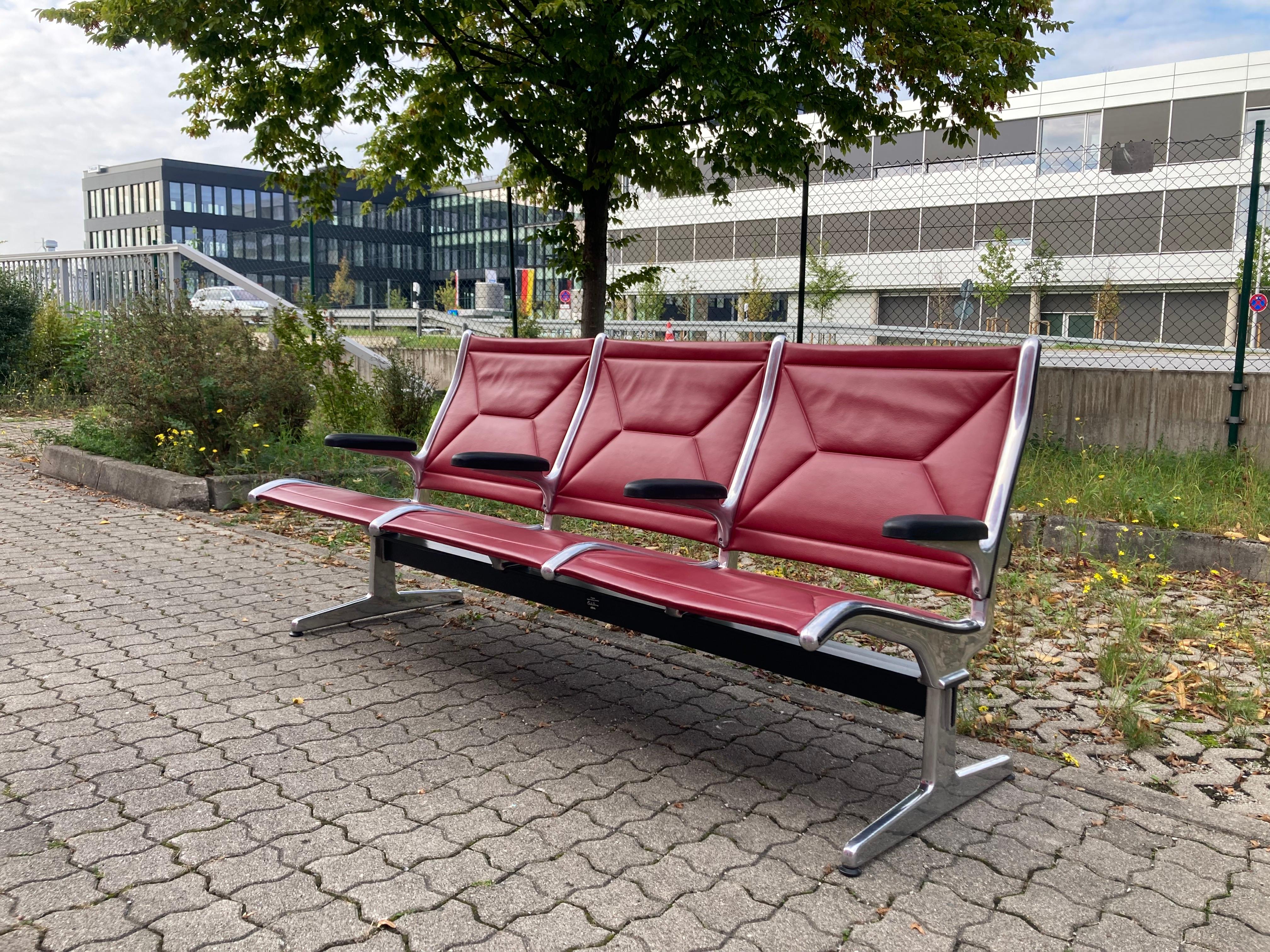 Banc Tandem Sling ETS Eames bordeaux par Vitra Herman Miller en vente 1