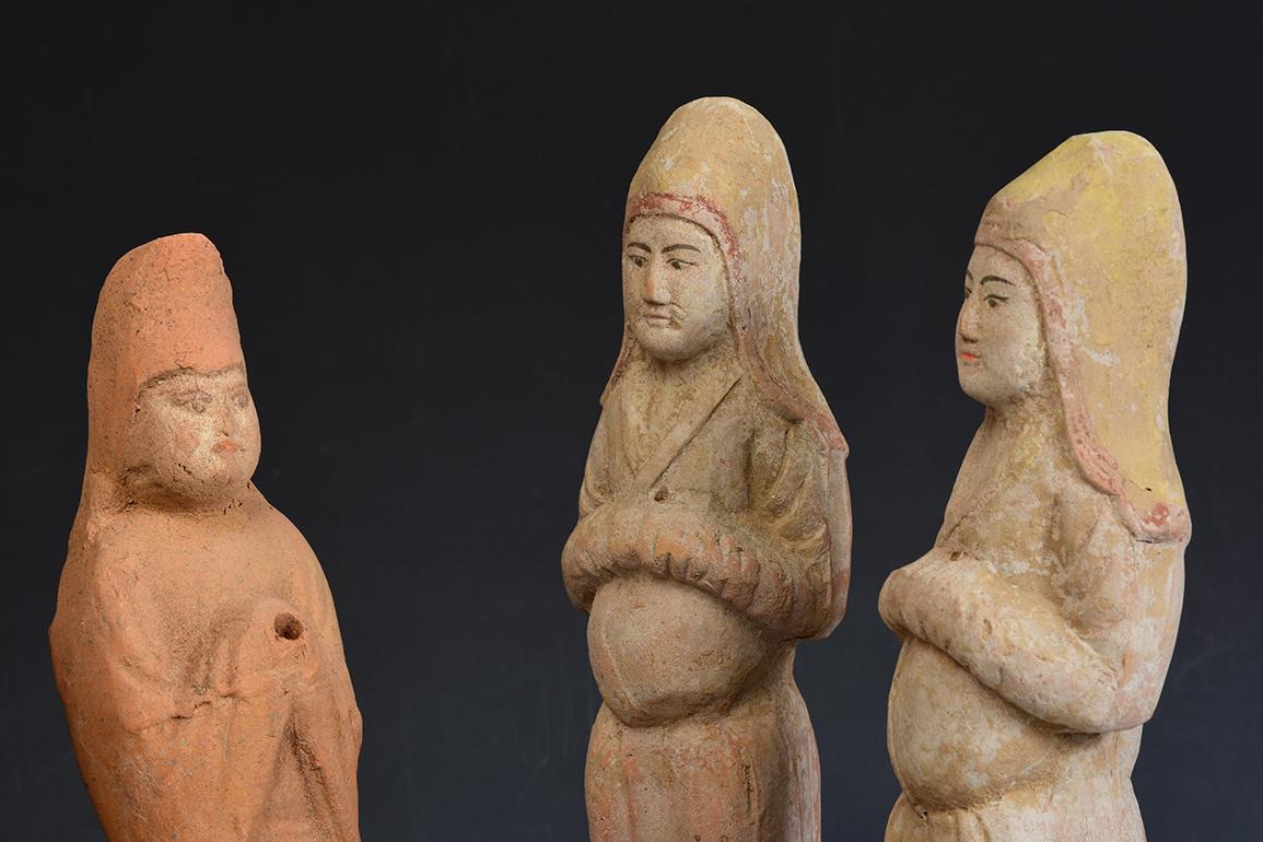 Tang Dynasty, A Set of Antique Chinese Painted Pottery Soldier For Sale 3