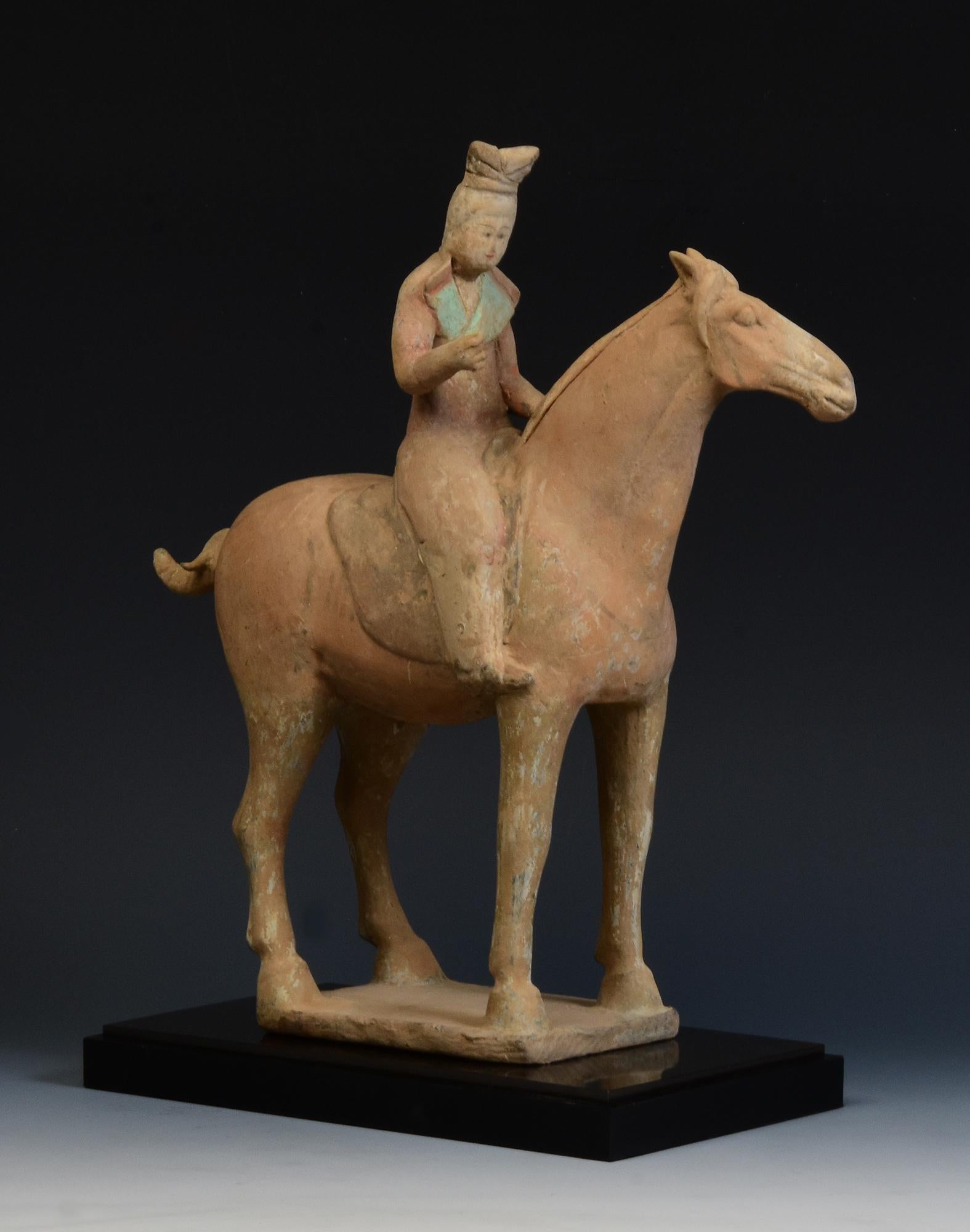 Tang Dynasty, Antique Chinese Painted Pottery Horse and Rider en vente 6