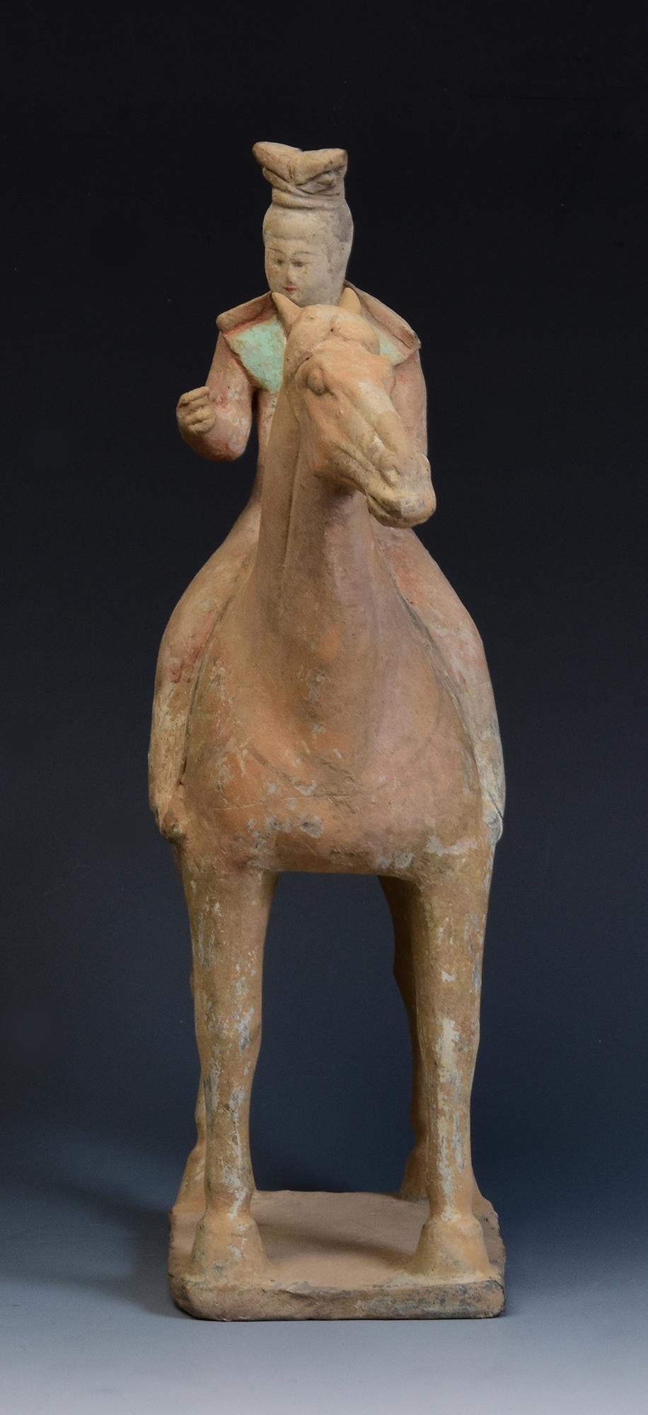 Tang Dynasty, Antique Chinese Painted Pottery Horse and Rider Bon état - En vente à Sampantawong, TH