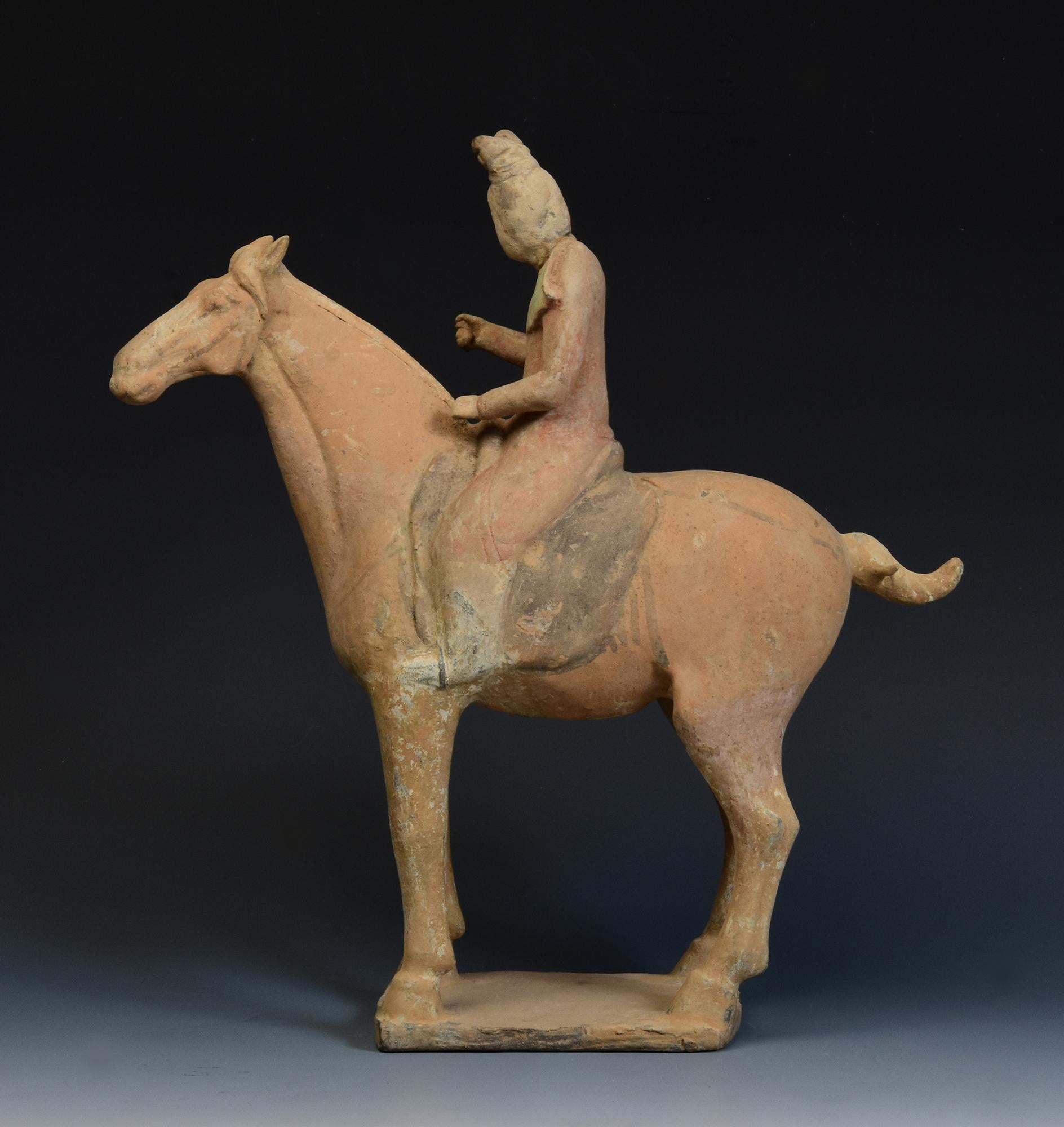 Tang Dynasty, Antique Chinese Painted Pottery Horse and Rider en vente 1