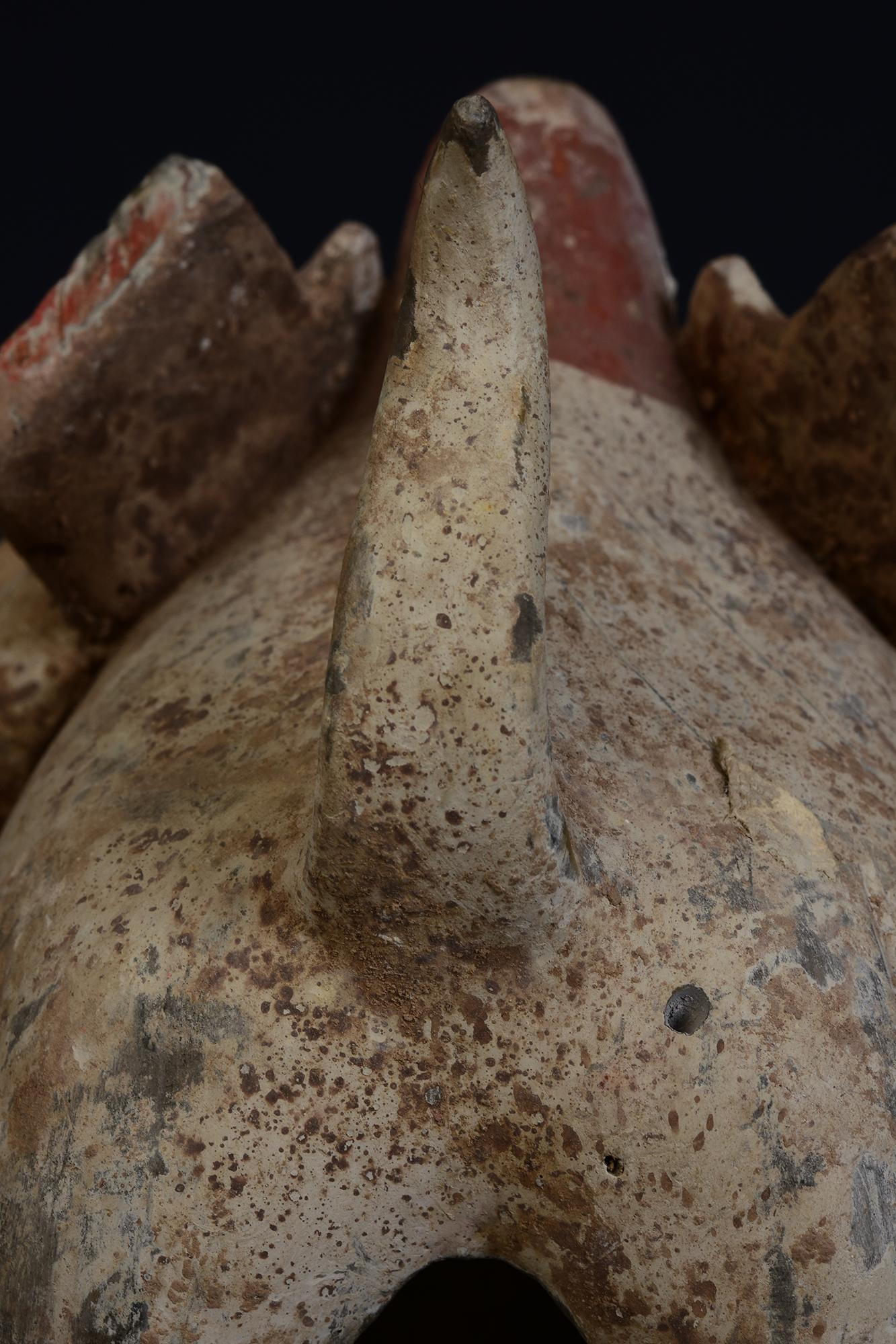 Dinastía Tang, Camello arrodillado de cerámica china antigua pintada con Oxford TL Test en venta 2